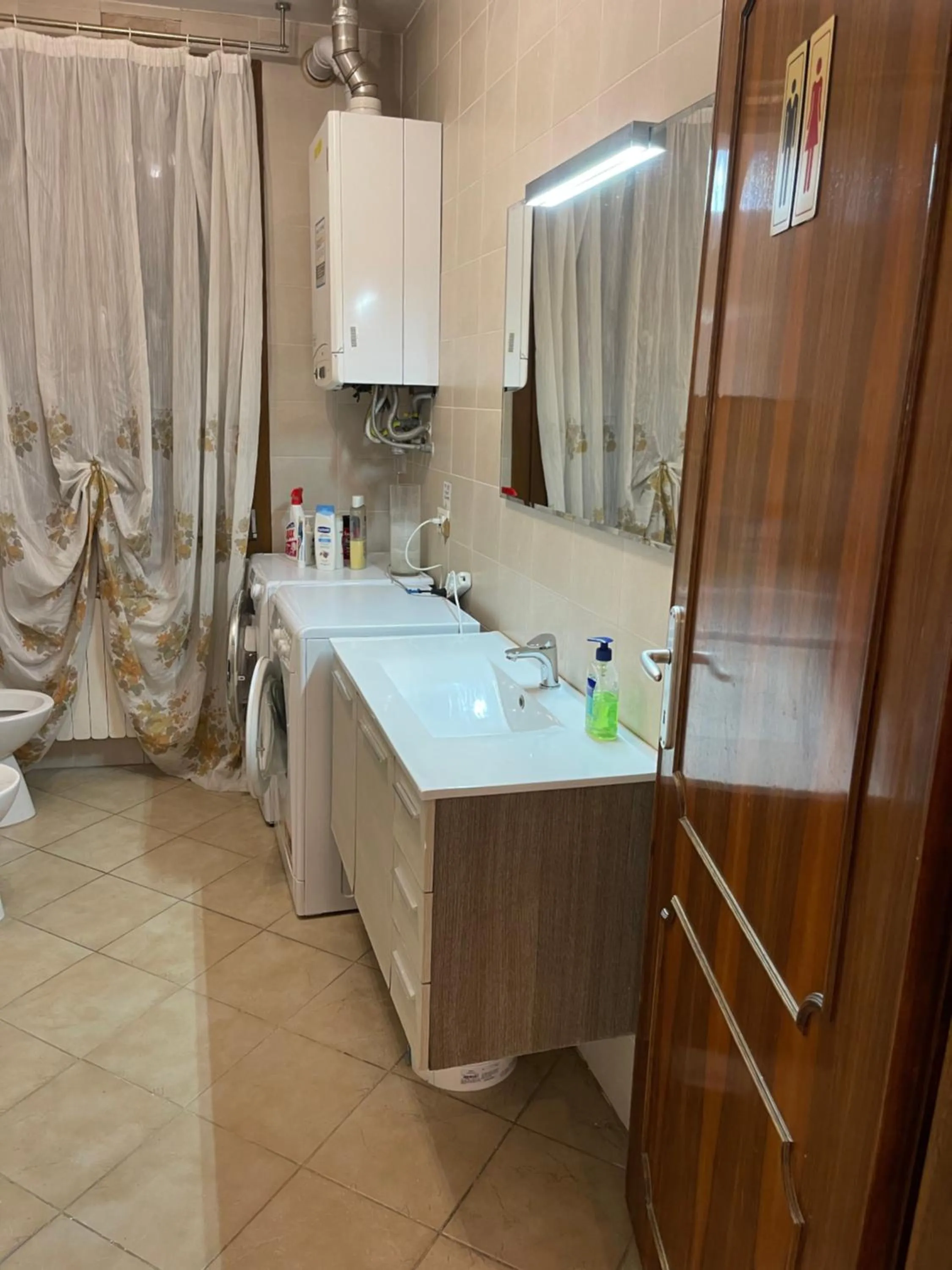 Bathroom in Harry's Canal View