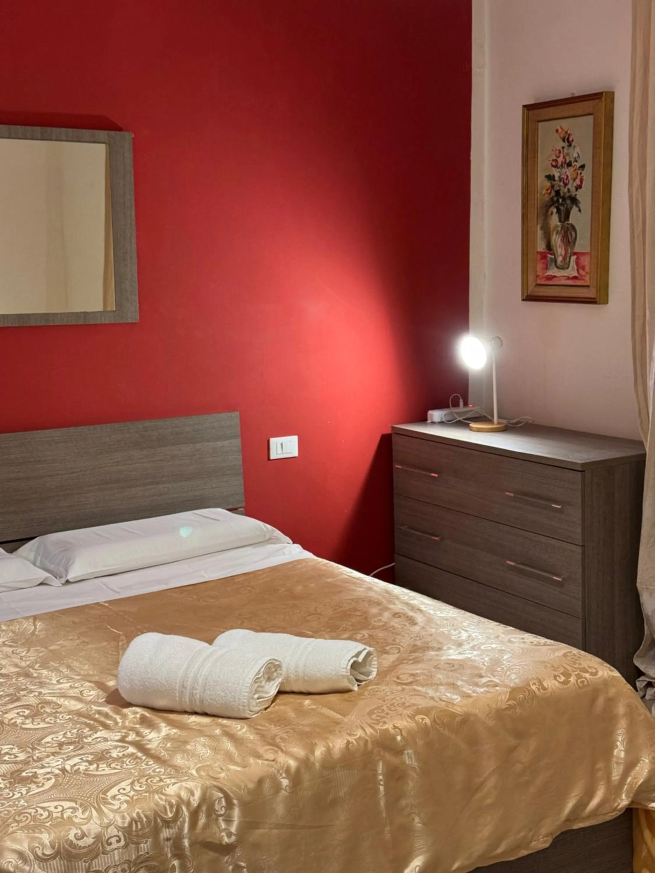 Bed in Harry's Canal View