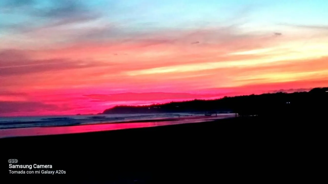 Sunrise in Sambo Mambo Beach Hotel