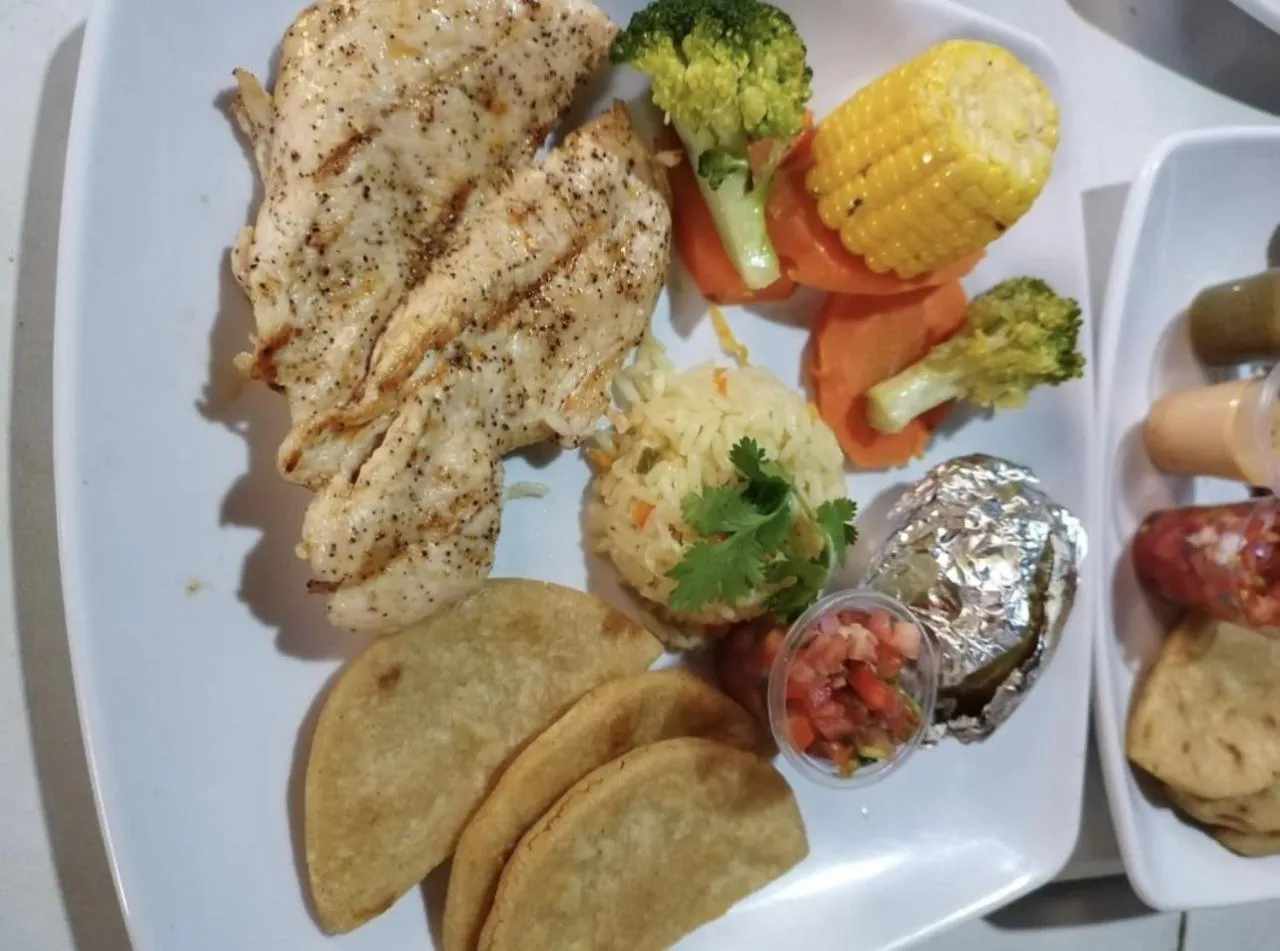 Restaurant/places to eat in Sambo Mambo Beach Hotel