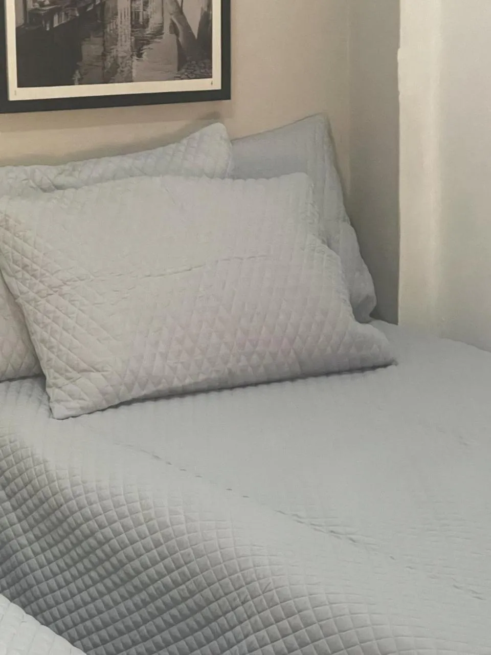 Bed in Sambo Mambo Beach Hotel