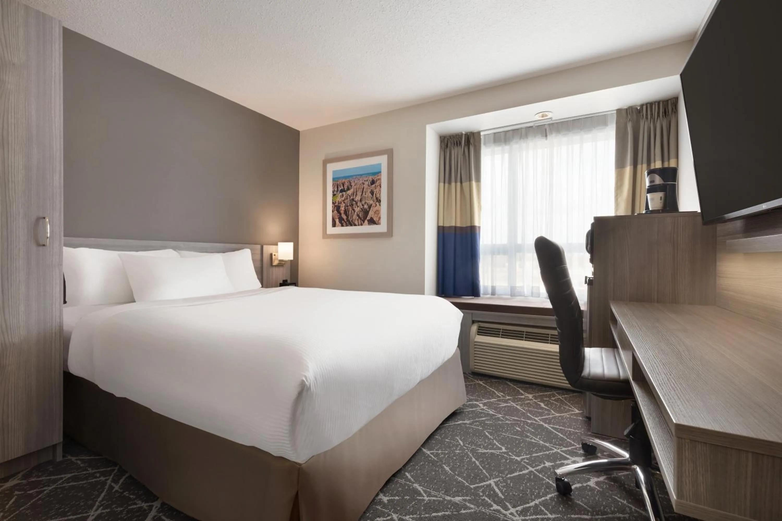 Bedroom, Bed in Microtel Inn & Suites by Wyndham Lloydminster