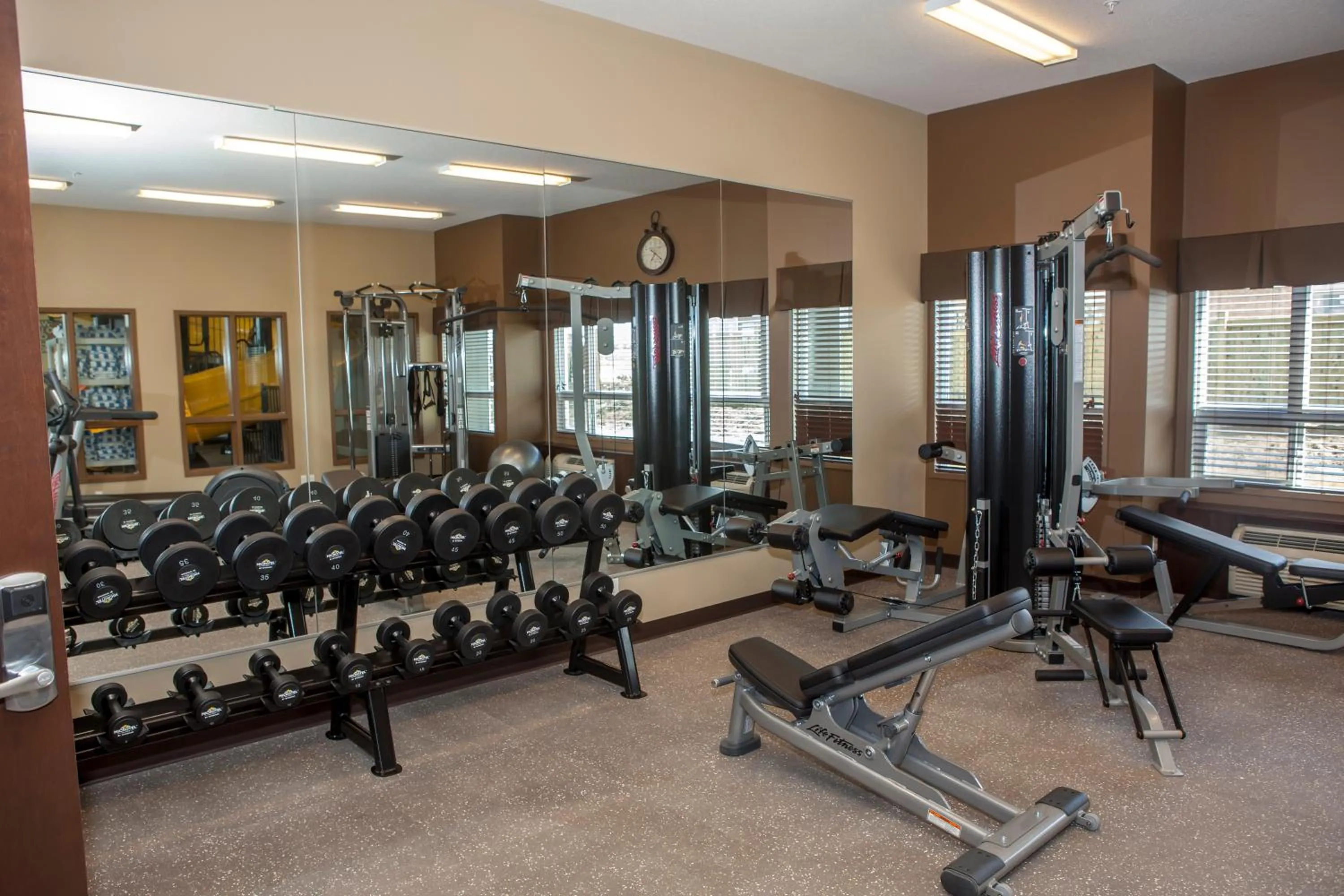 Fitness centre/facilities in Microtel Inn & Suites by Wyndham Lloydminster