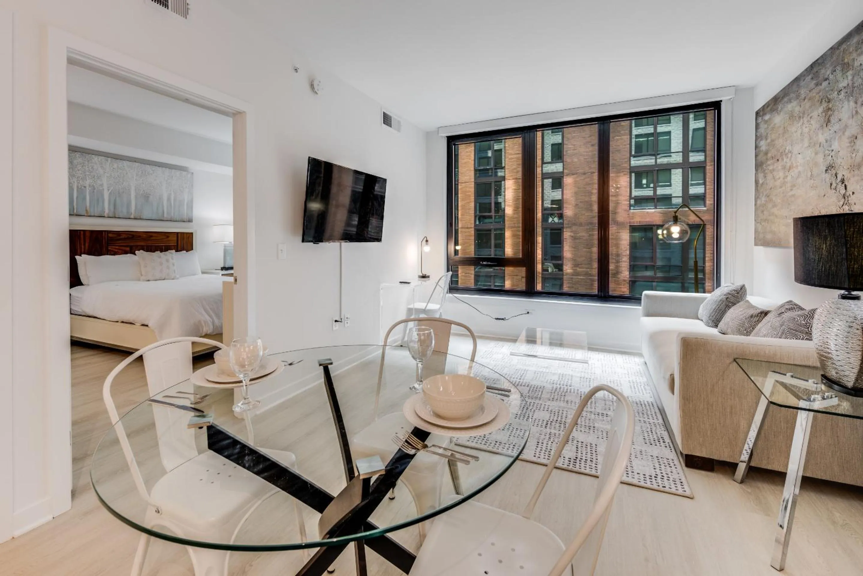 TV and multimedia, Bed in Global Luxury Suites at Capitol Hill