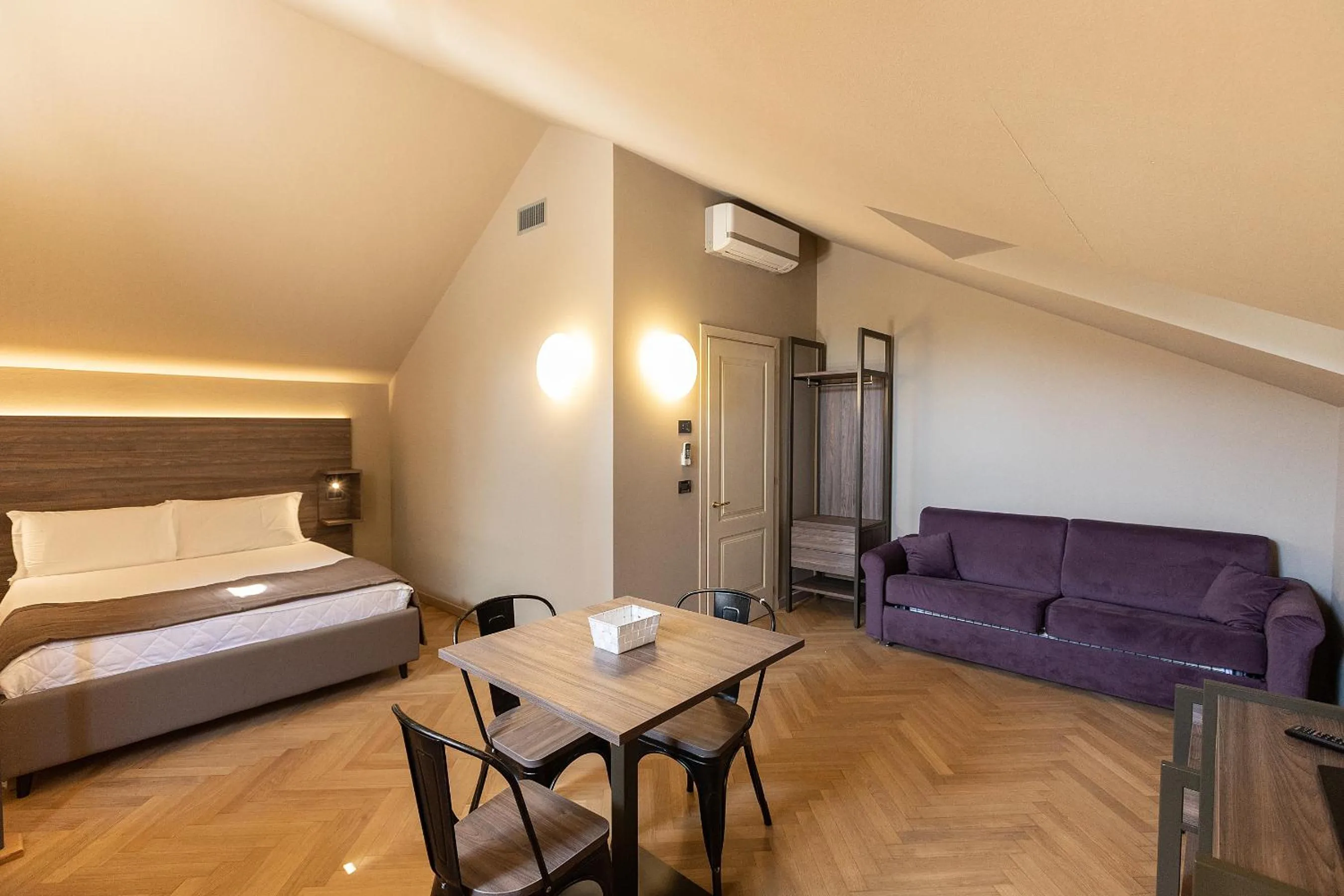 Dining area, Bed in Residence Villa Bottacin