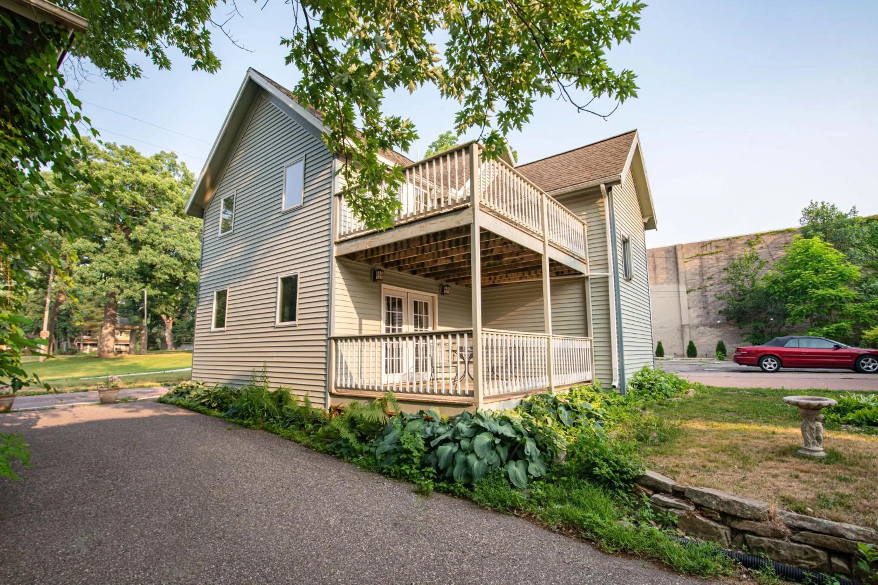 Property building in White Rose Inns & Motel