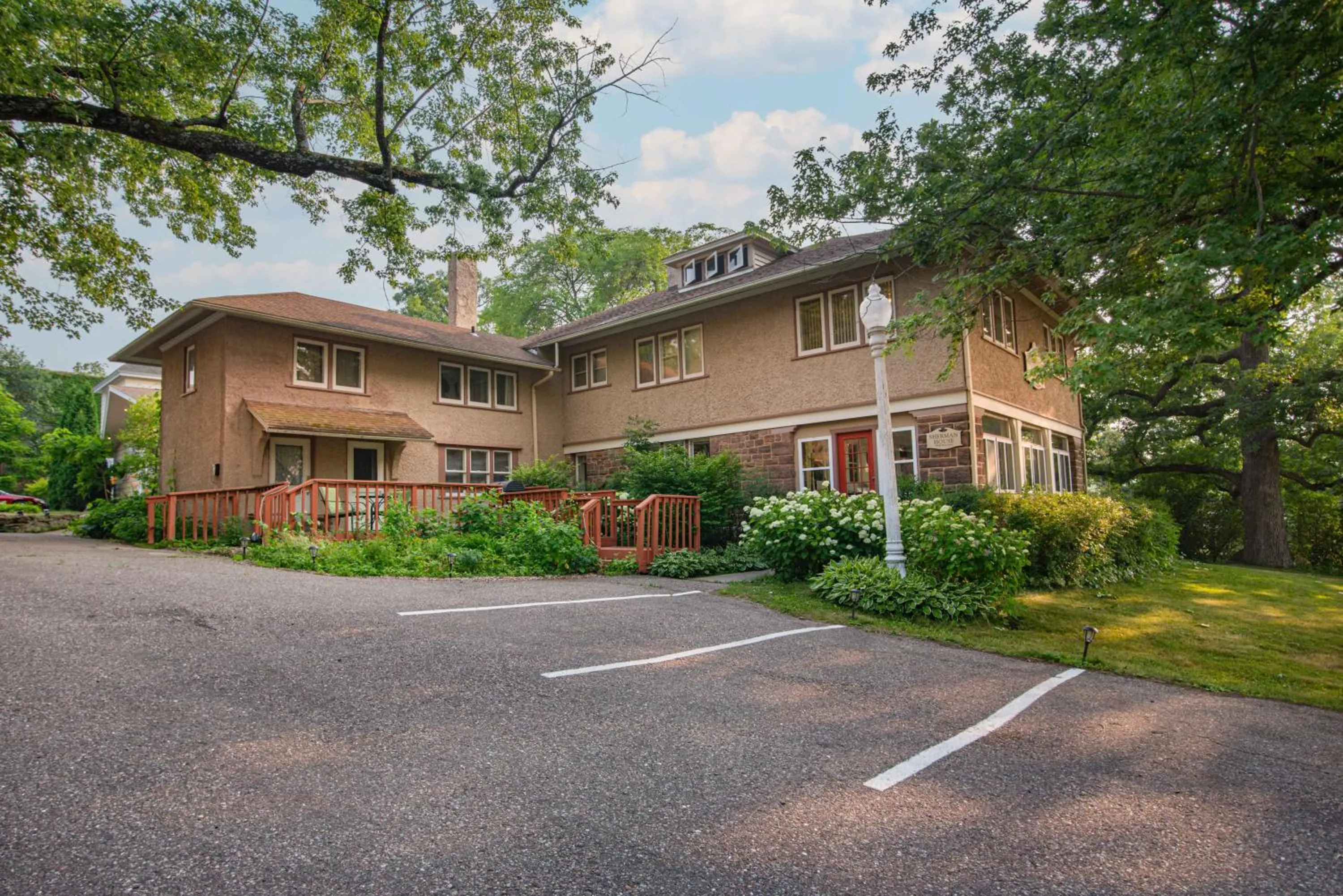 Property building in White Rose Inns & Motel