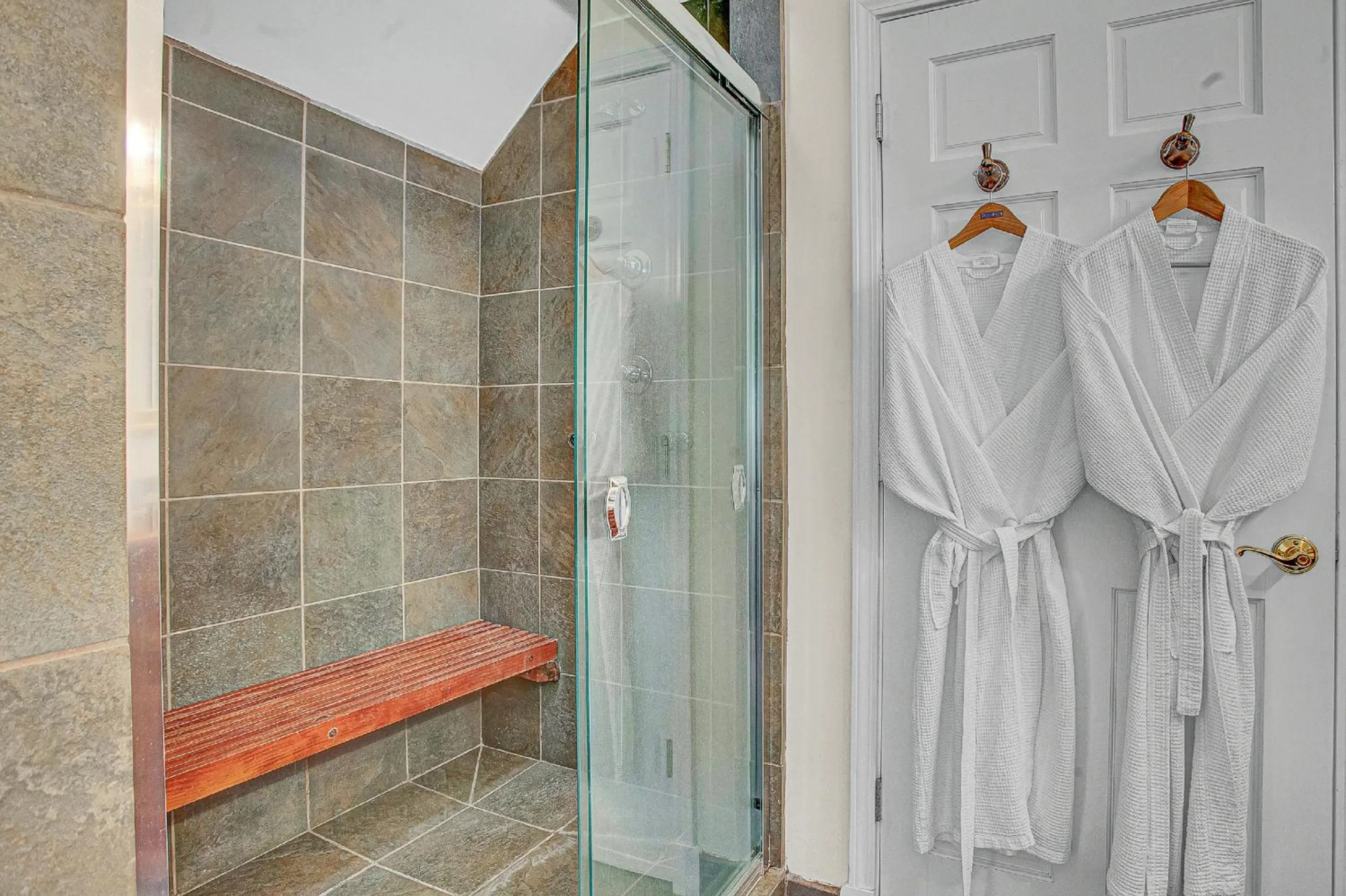 Shower in White Rose Inns & Motel