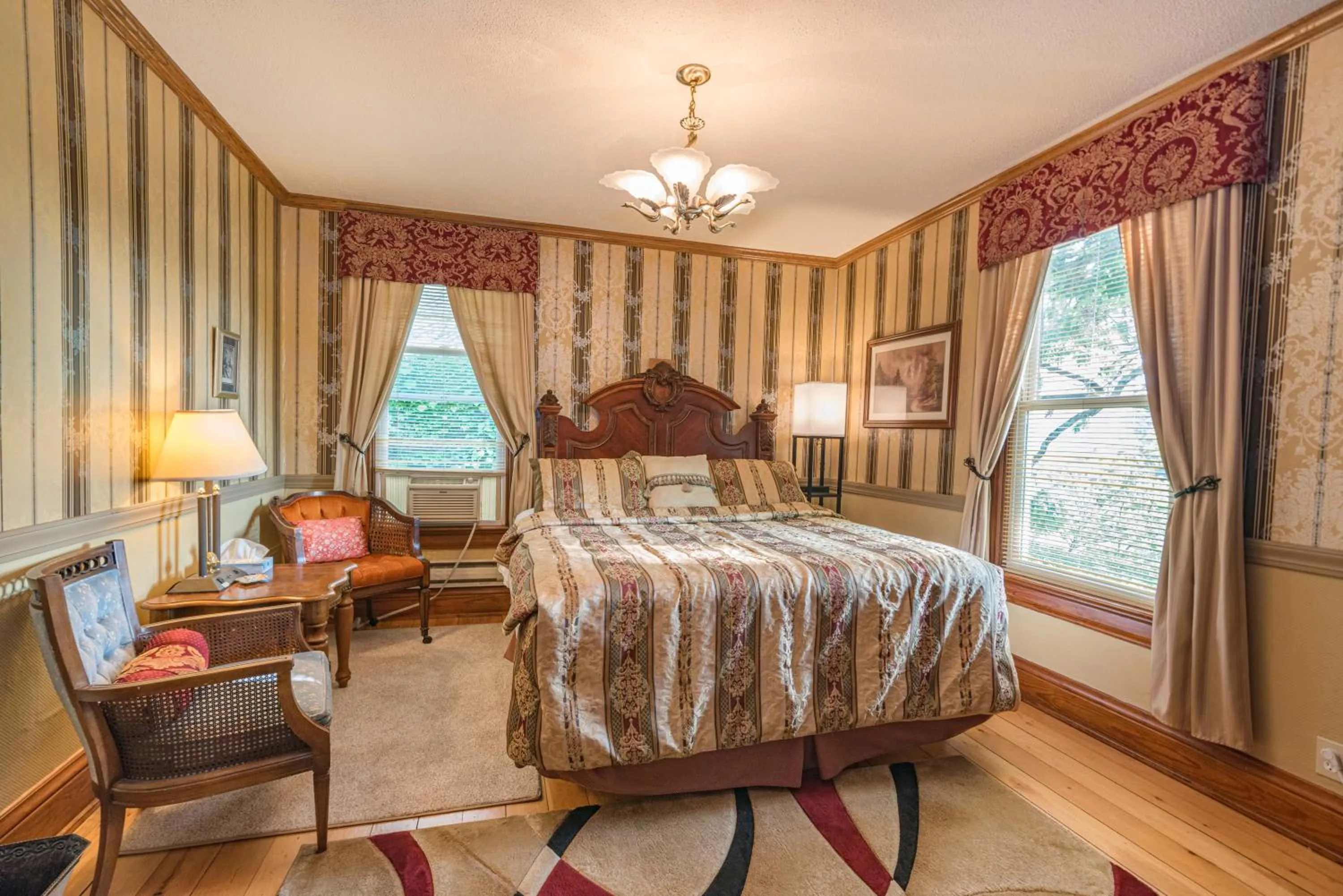 Photo of the whole room, Bed in White Rose Inns & Motel