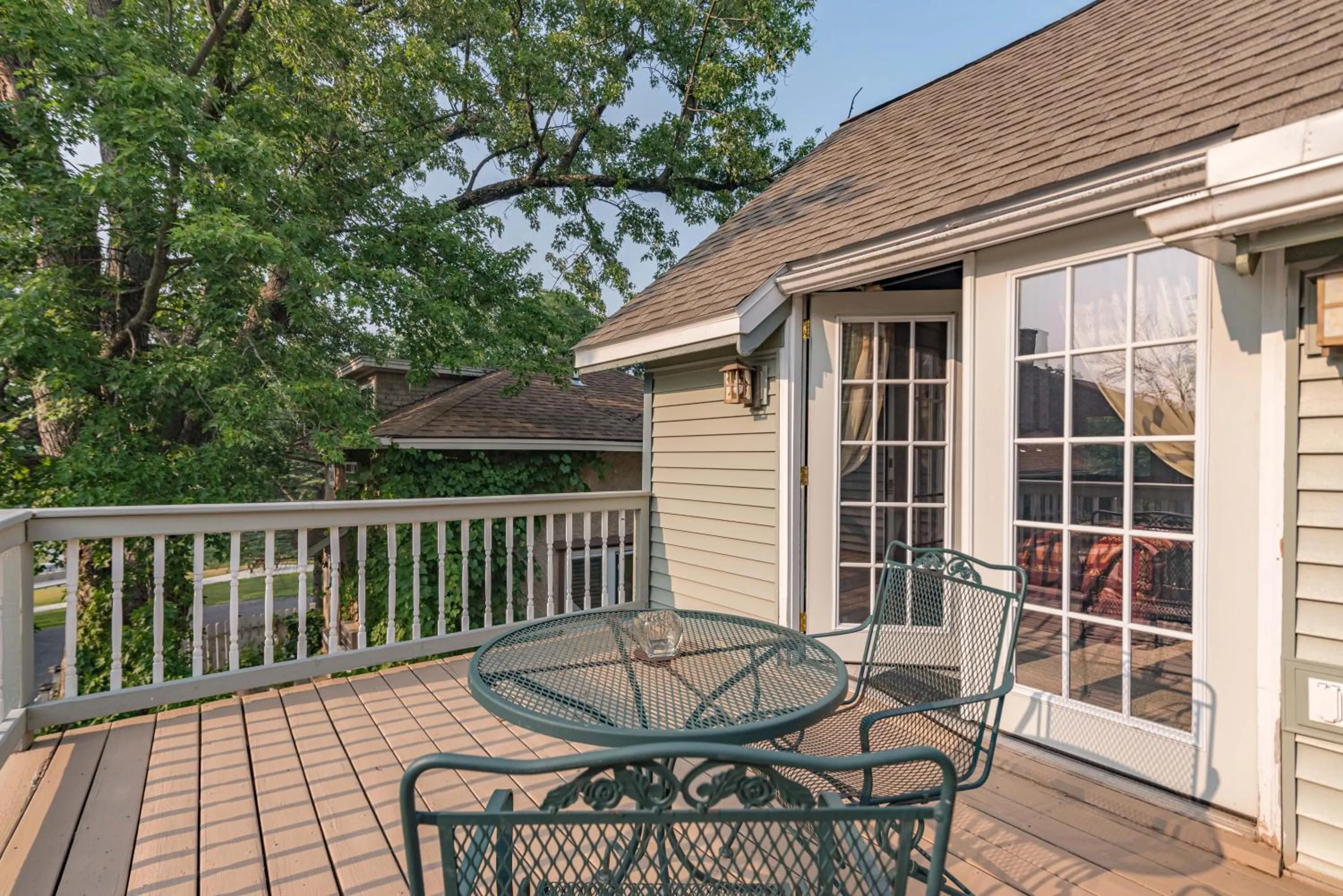 Balcony/Terrace in White Rose Inns & Motel
