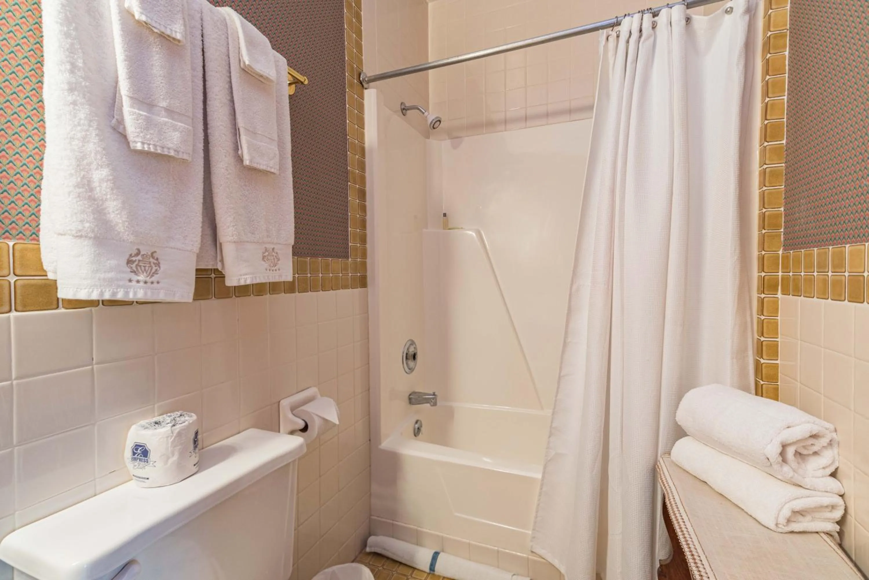 Bathroom in White Rose Inns & Motel