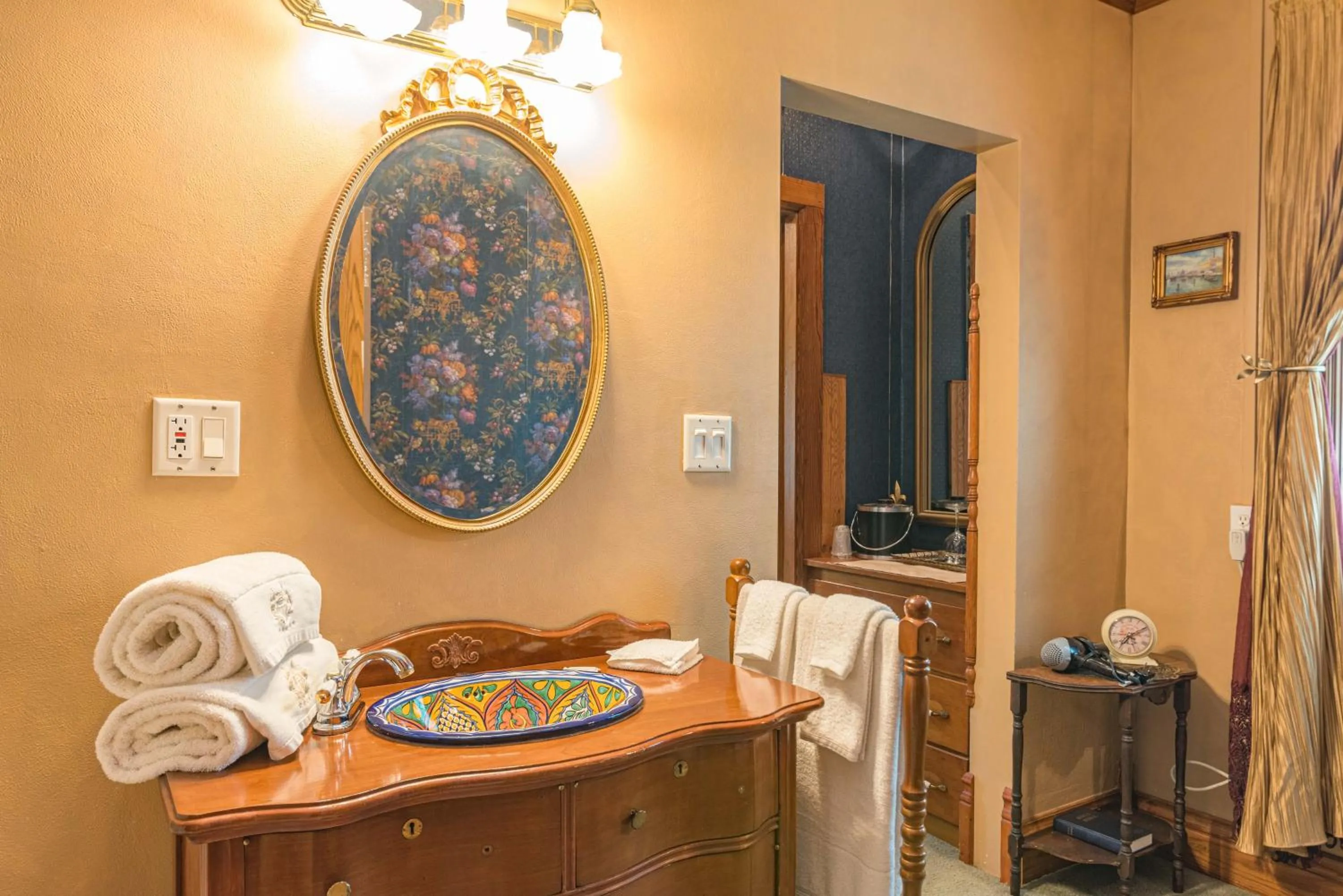 Bathroom in White Rose Inns & Motel