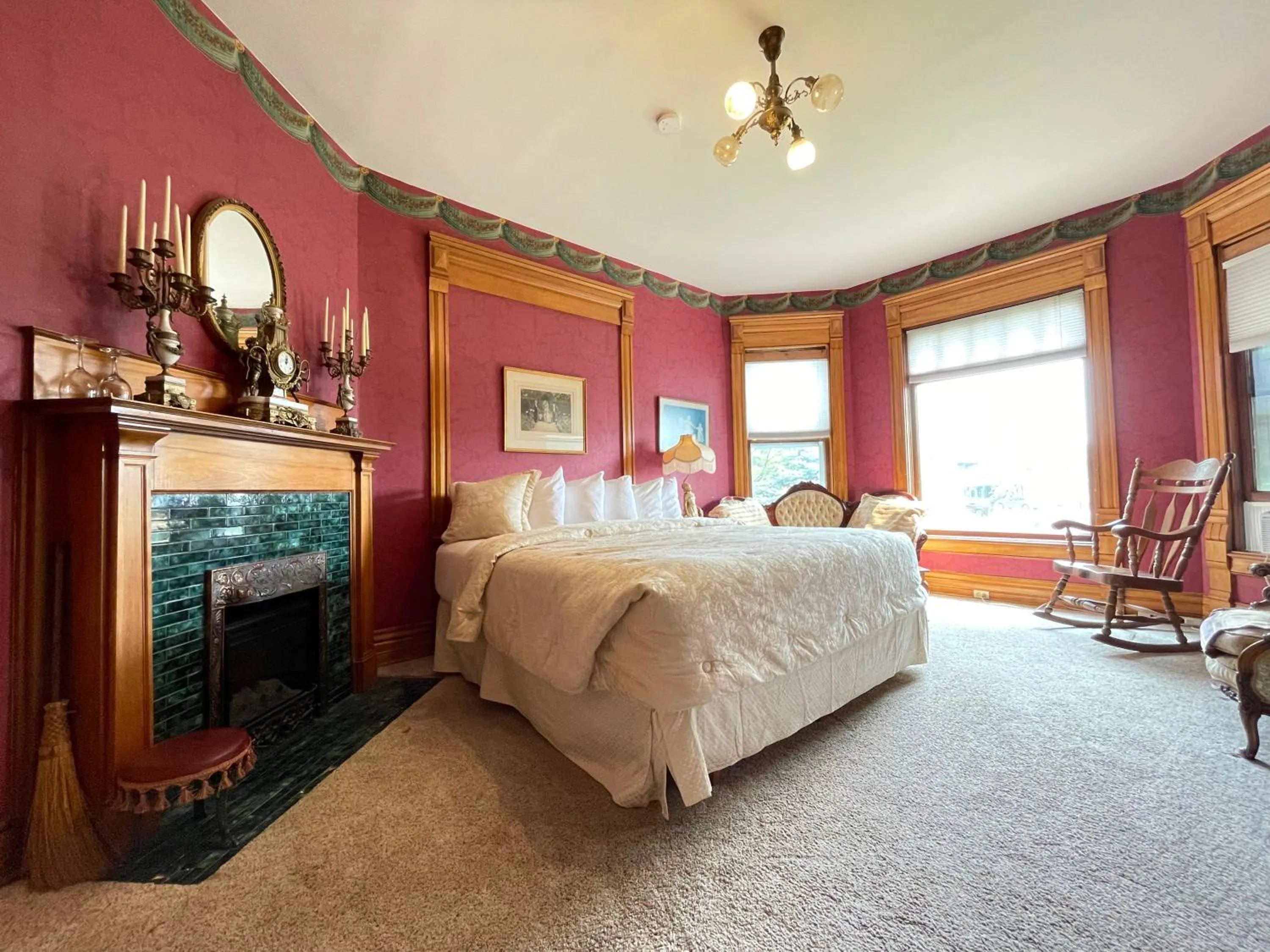 Photo of the whole room, Bed in White Rose Inns & Motel