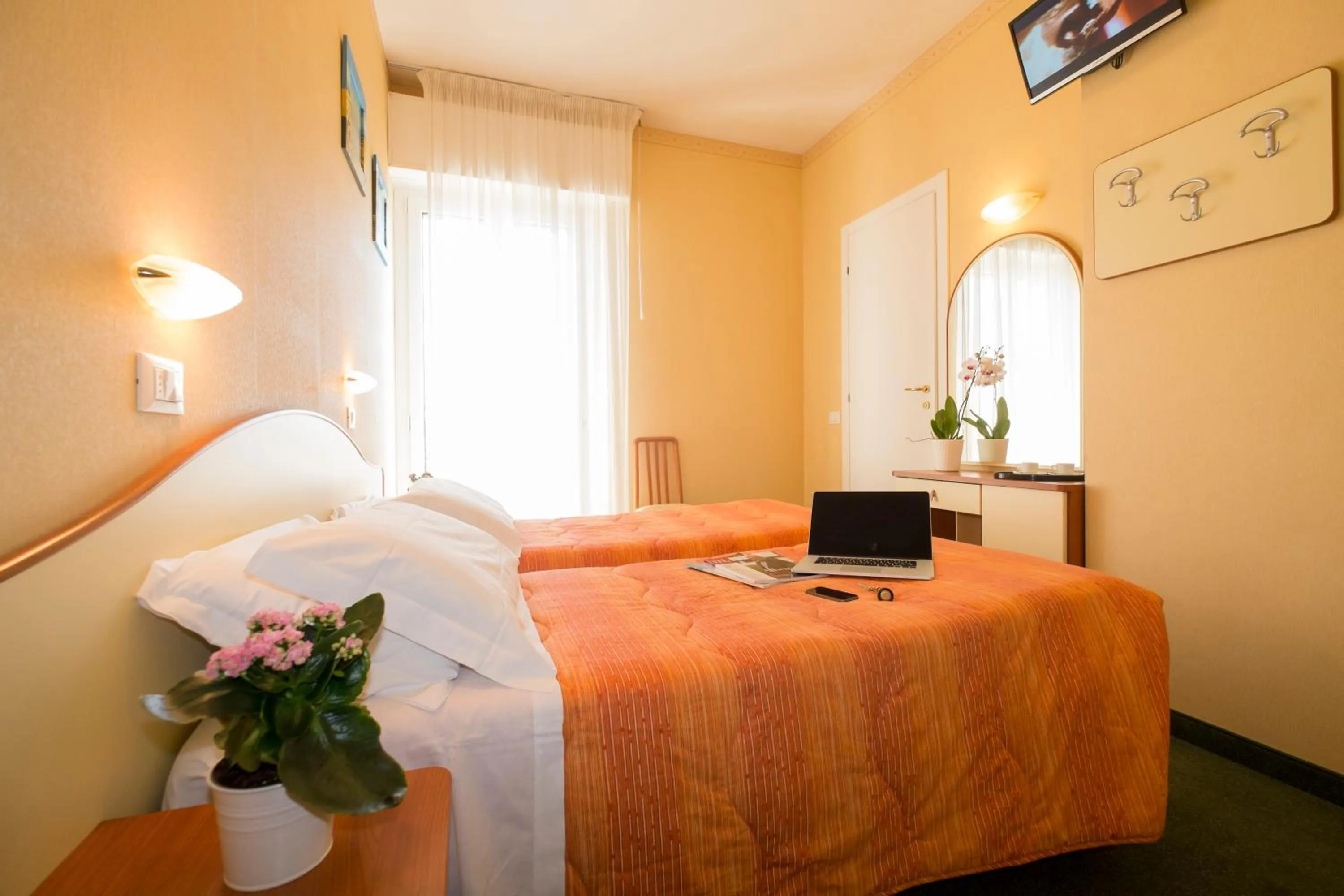 Day, Bed in Hotel Crosal