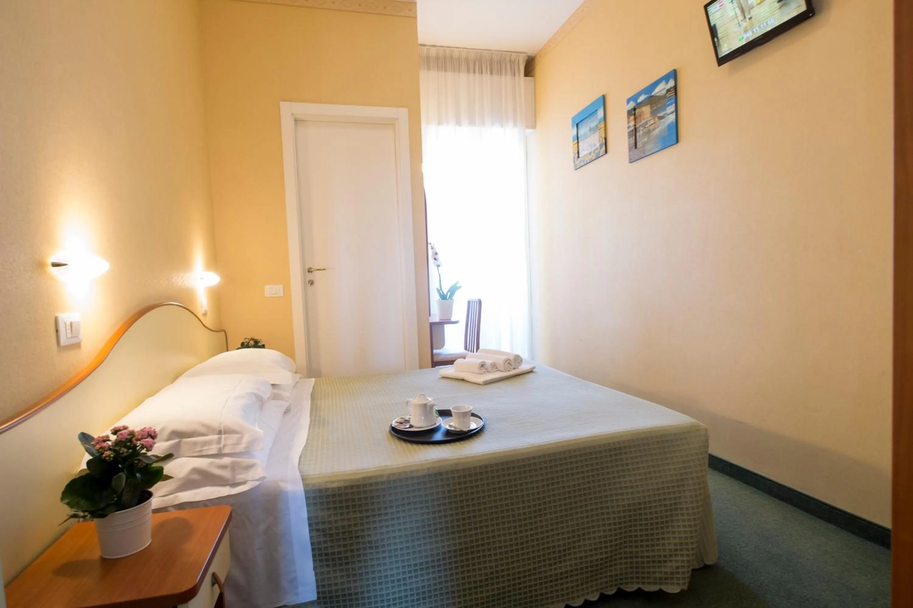 Day, Bed in Hotel Crosal