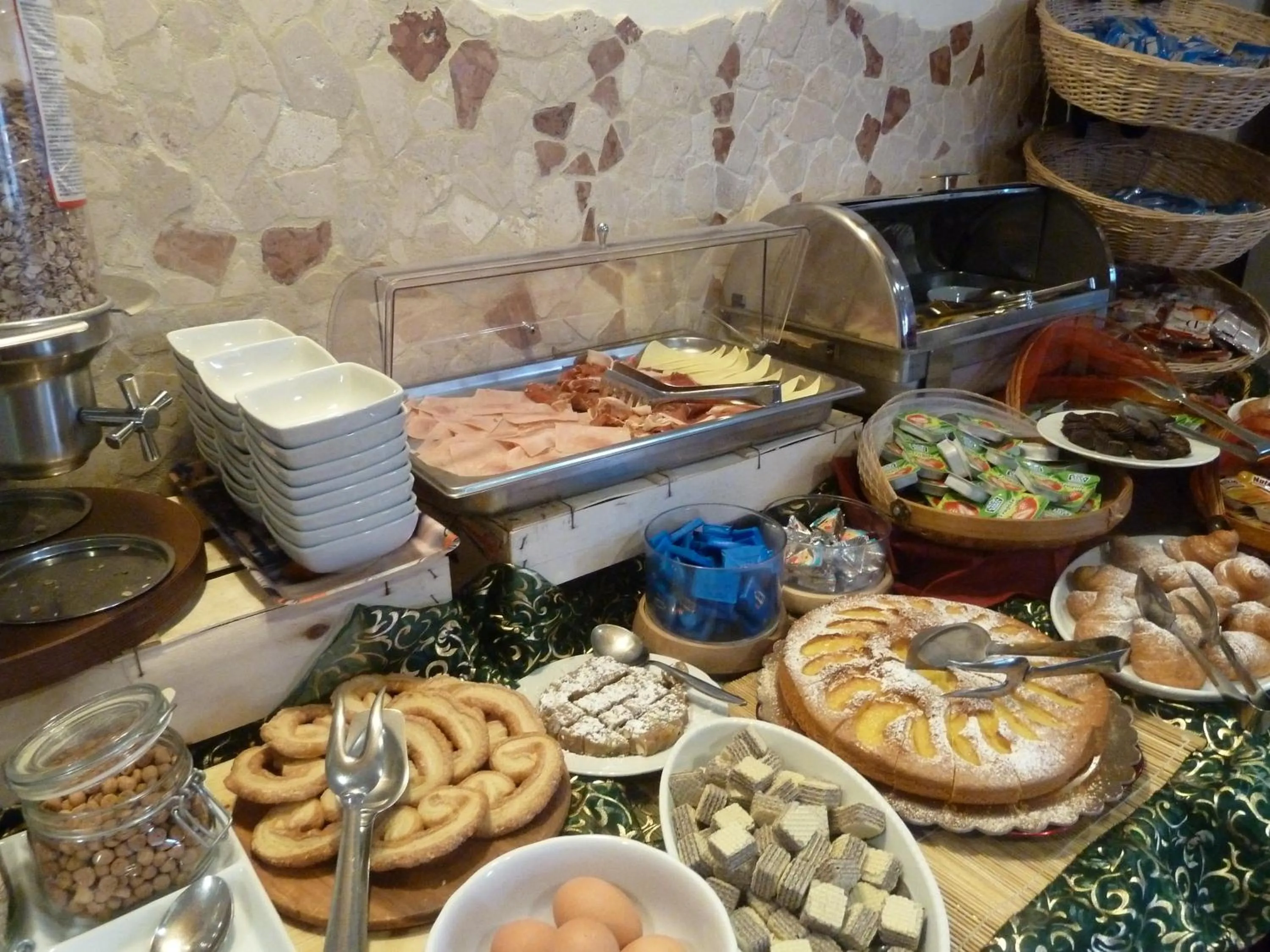 Dining area in Hotel Crosal