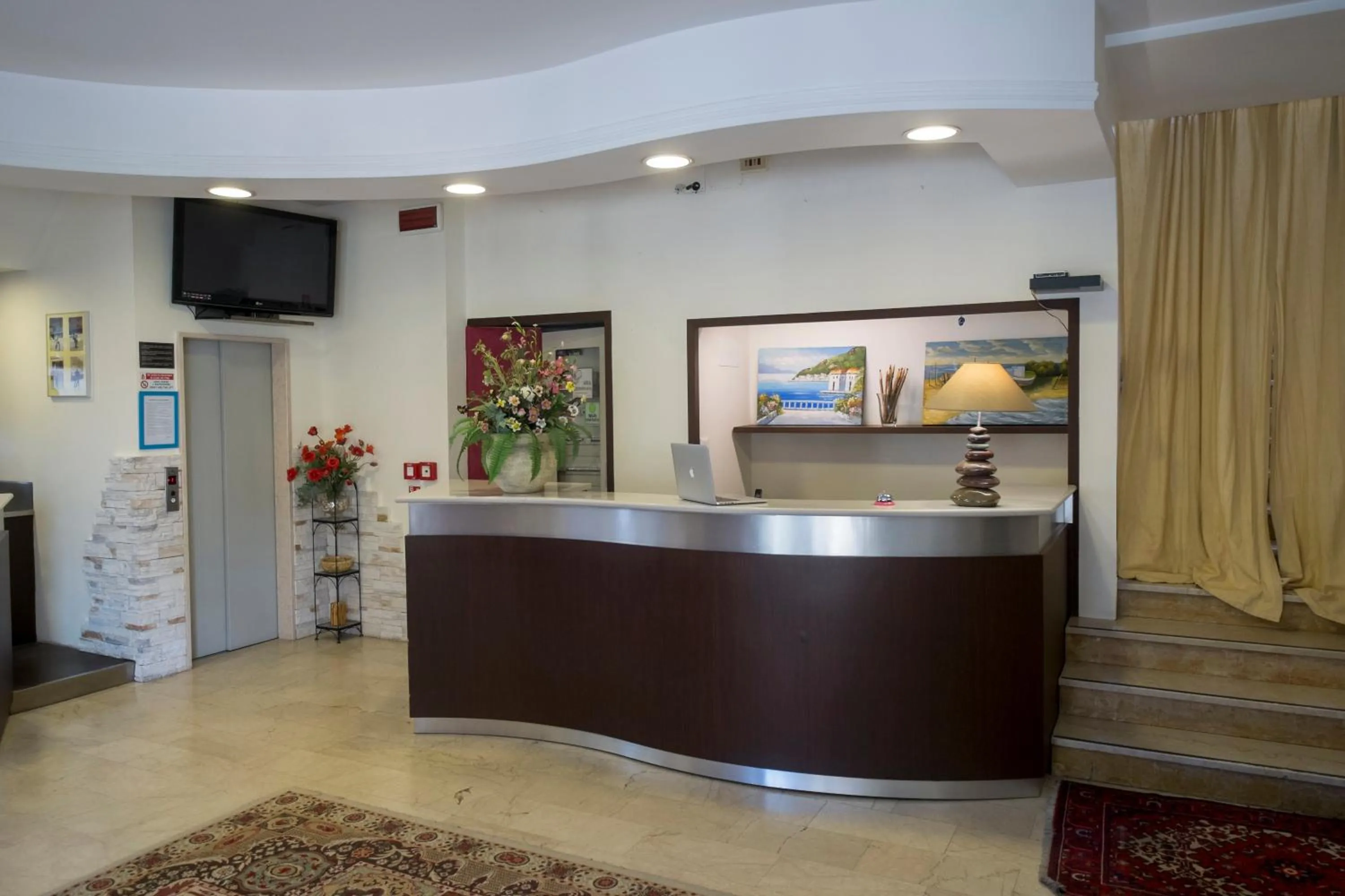 Lobby or reception in Hotel Crosal