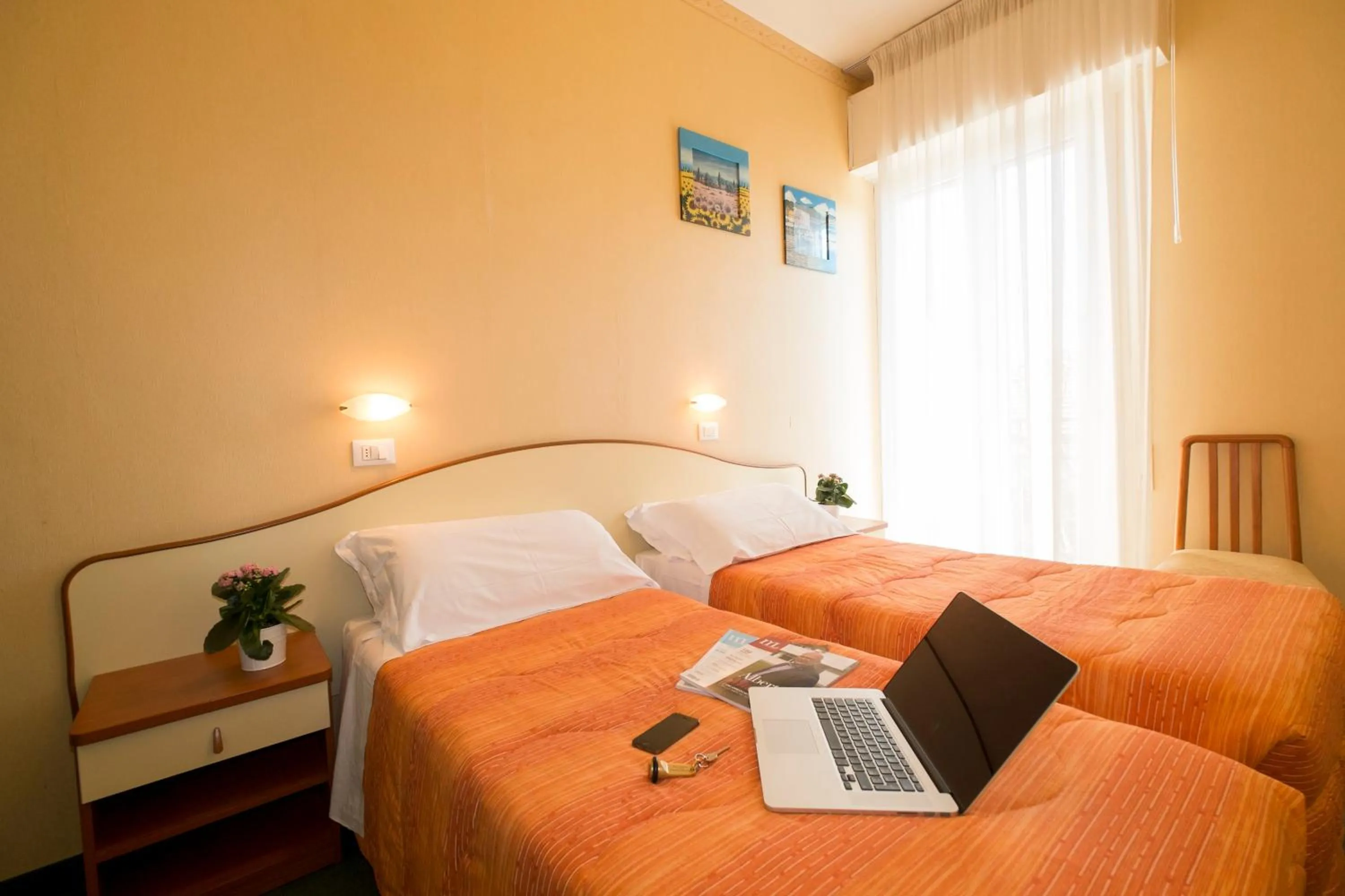 Photo of the whole room, Bed in Hotel Crosal