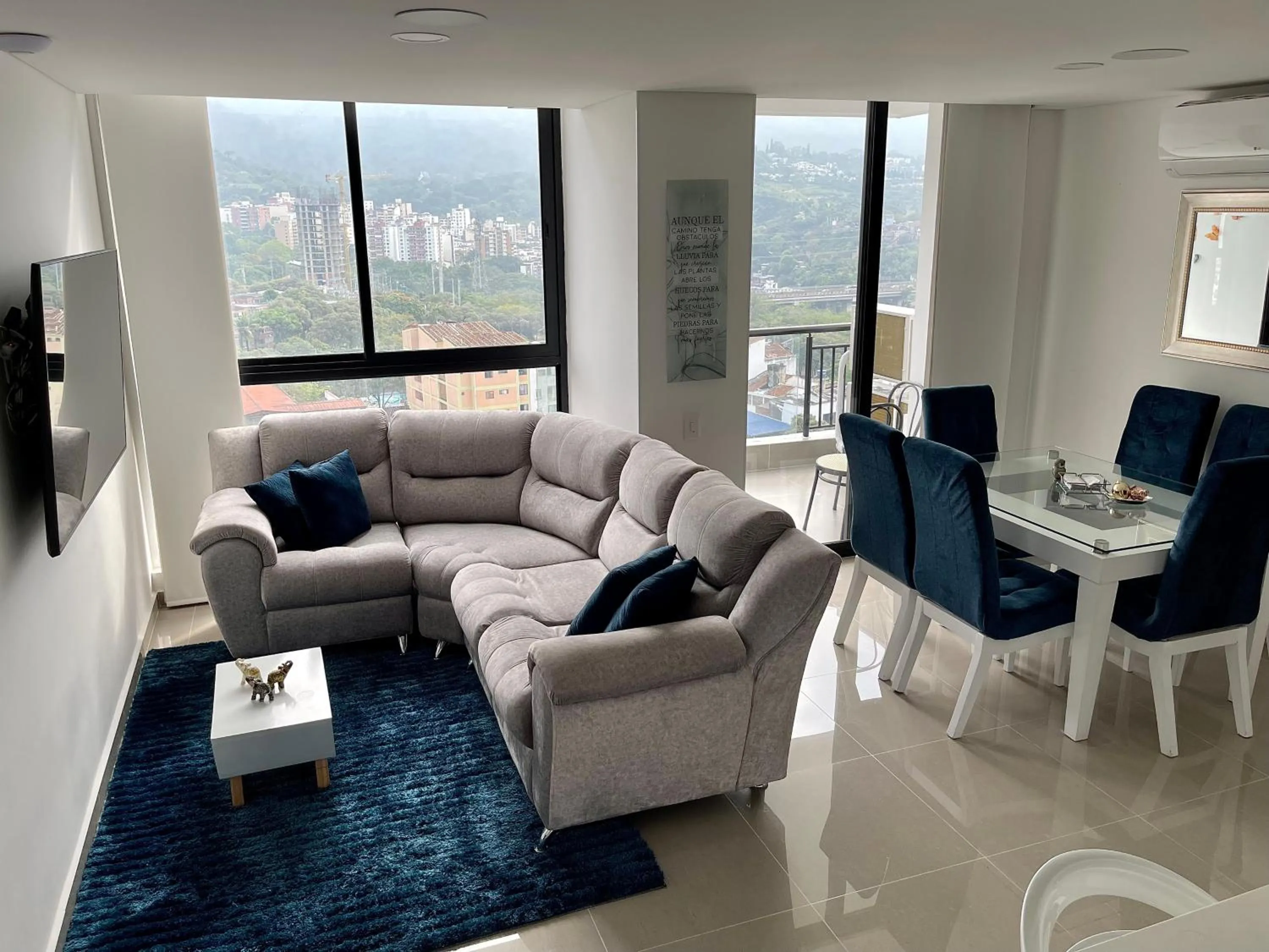 Living room in Moderno y cómodo apartamento en Puerta del Sol