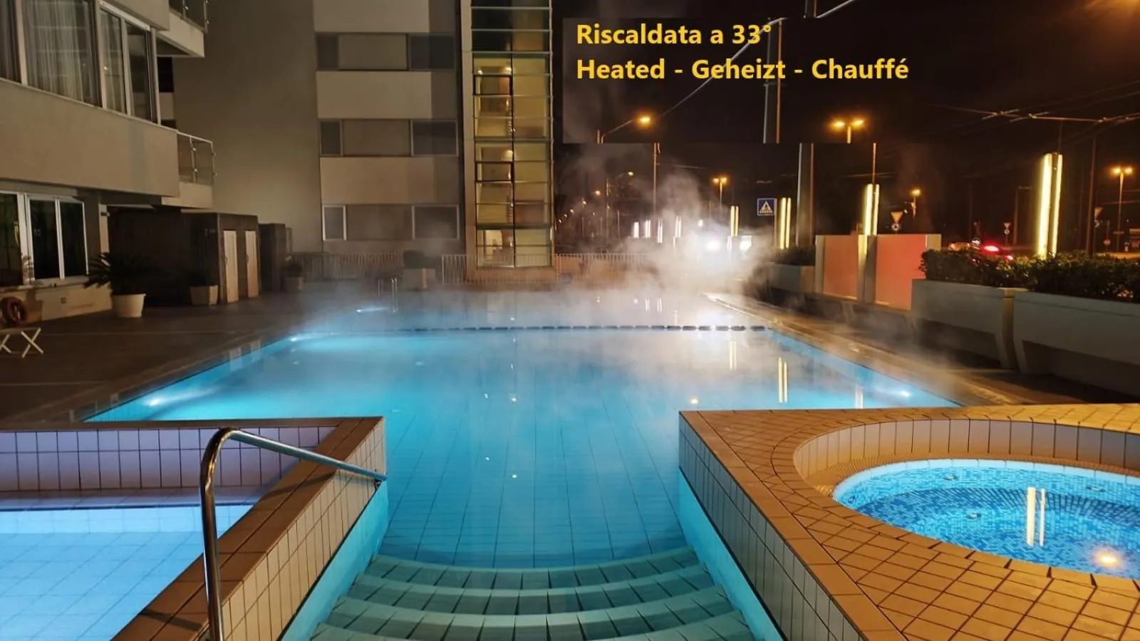 Swimming pool in Hotel Ascot & Spa
