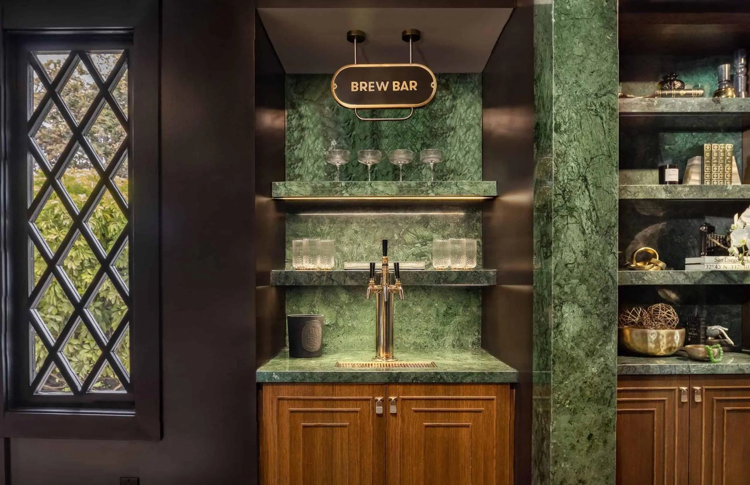 Lounge or bar in Orli La Jolla