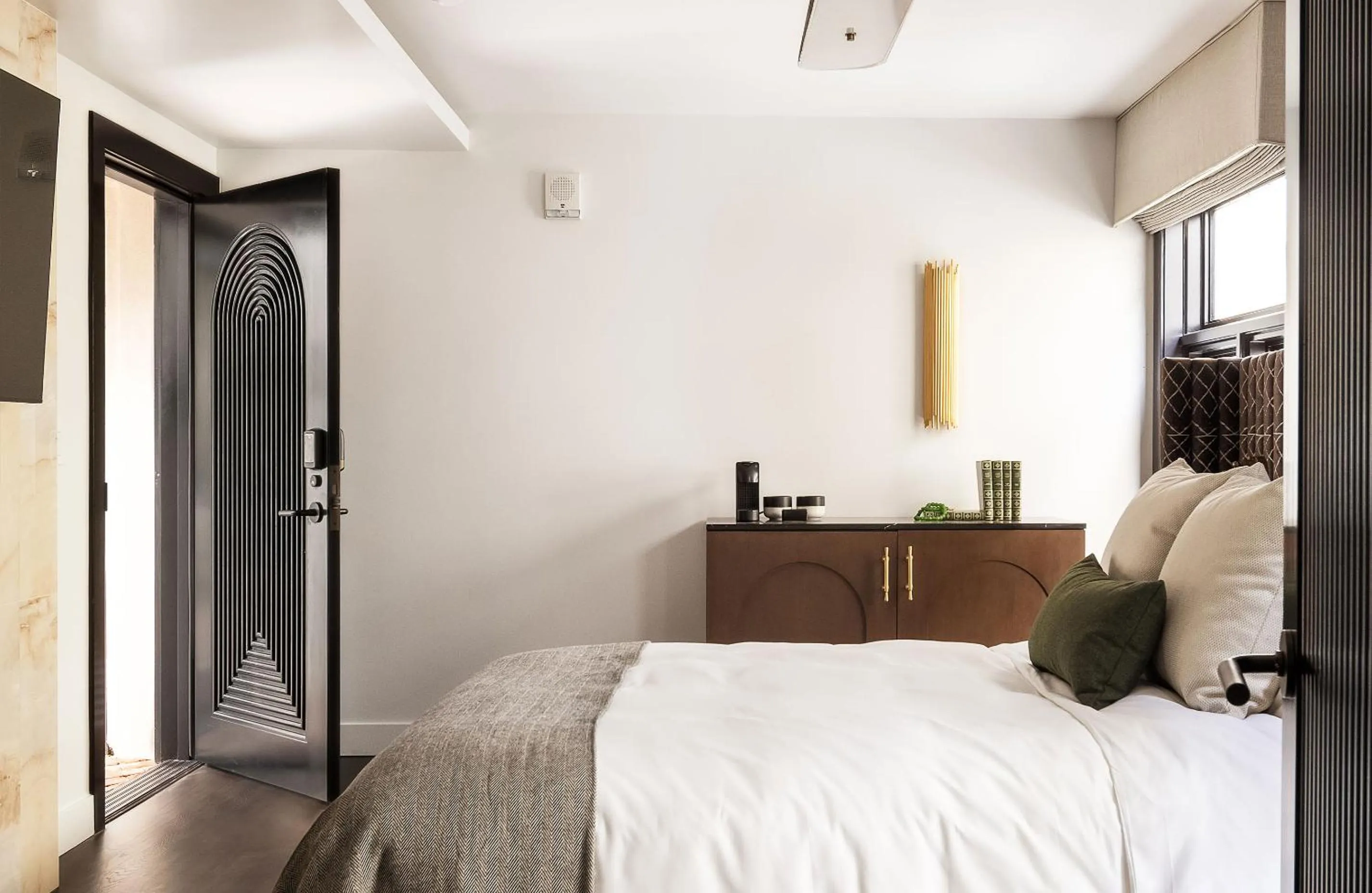 Bed in Orli La Jolla