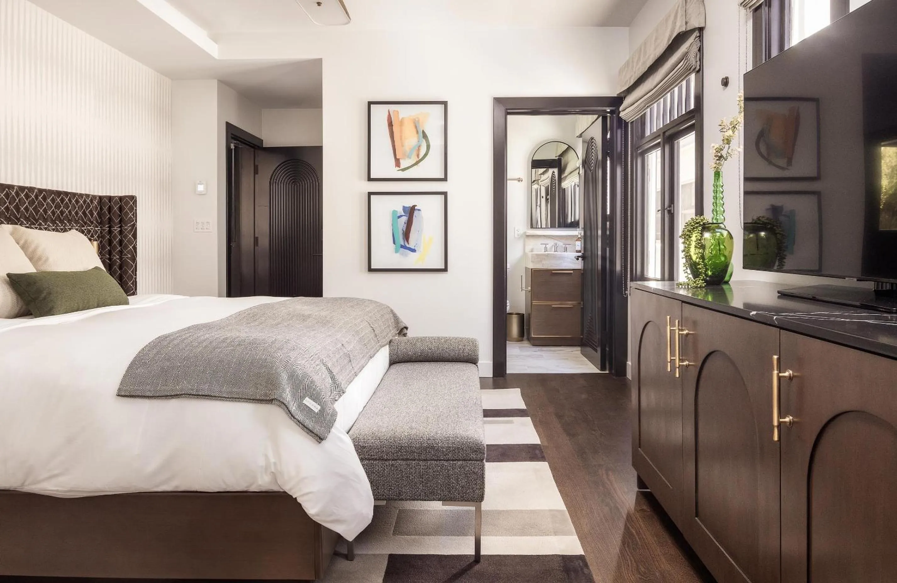 Photo of the whole room, Bed in Orli La Jolla