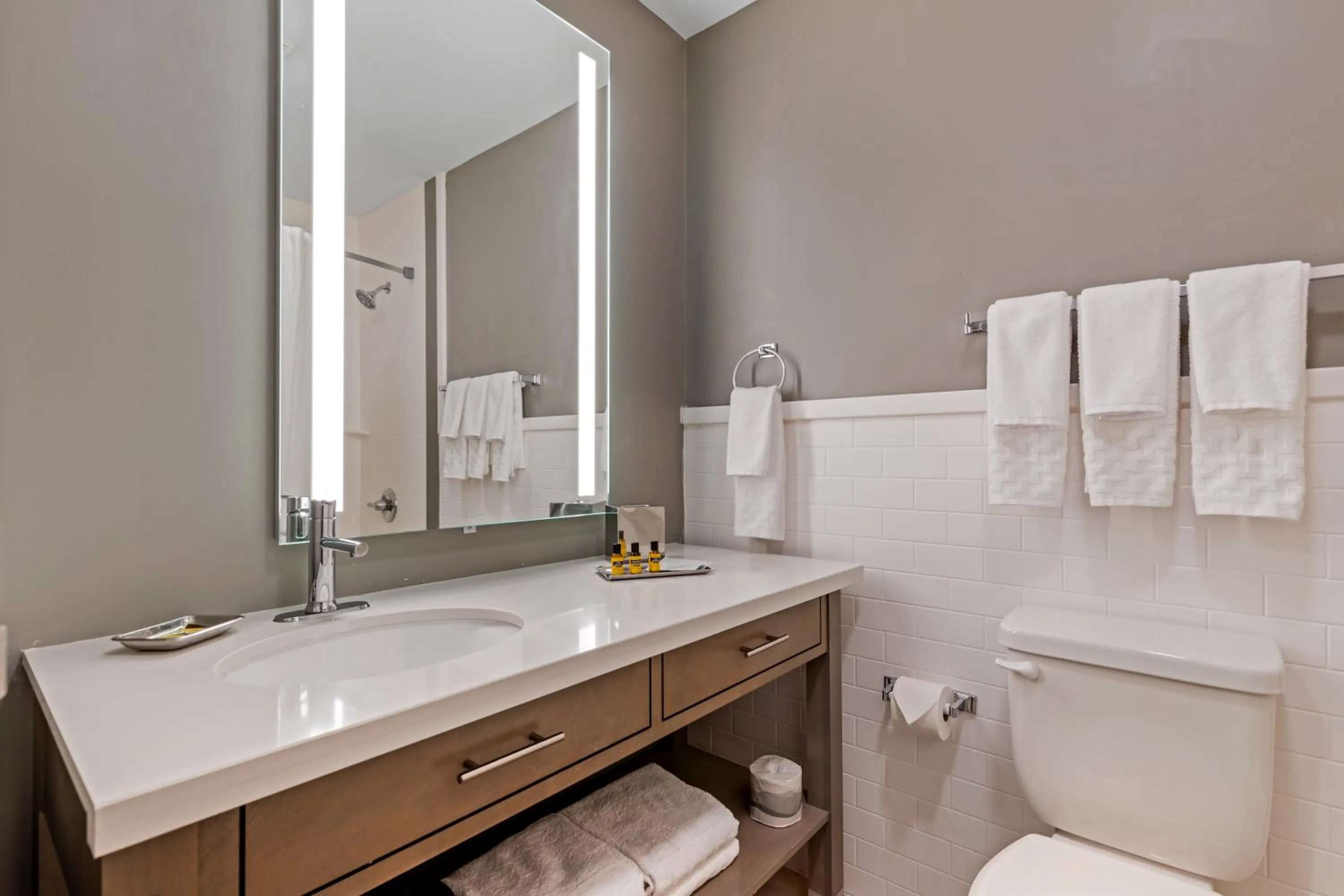 Bathroom in Best Western Plus Waterloo & Cedar Falls