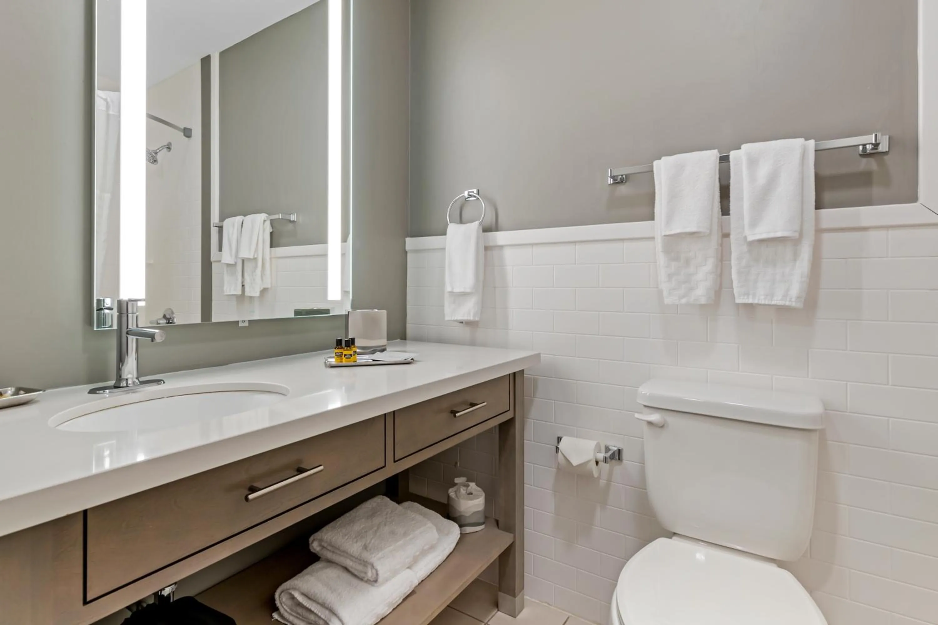 Bathroom in Best Western Plus Waterloo & Cedar Falls