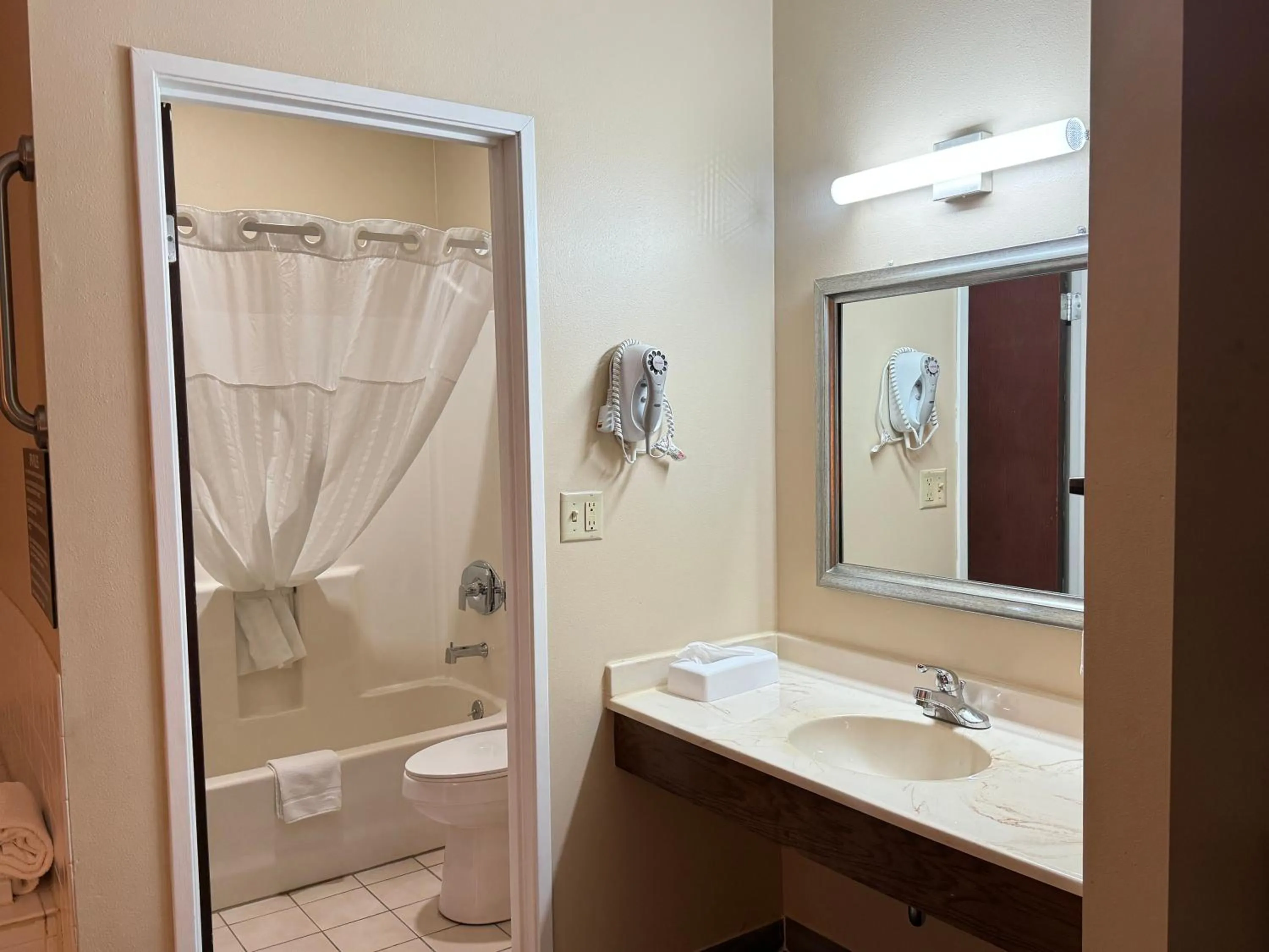 Super 8 by Wyndham Mason City