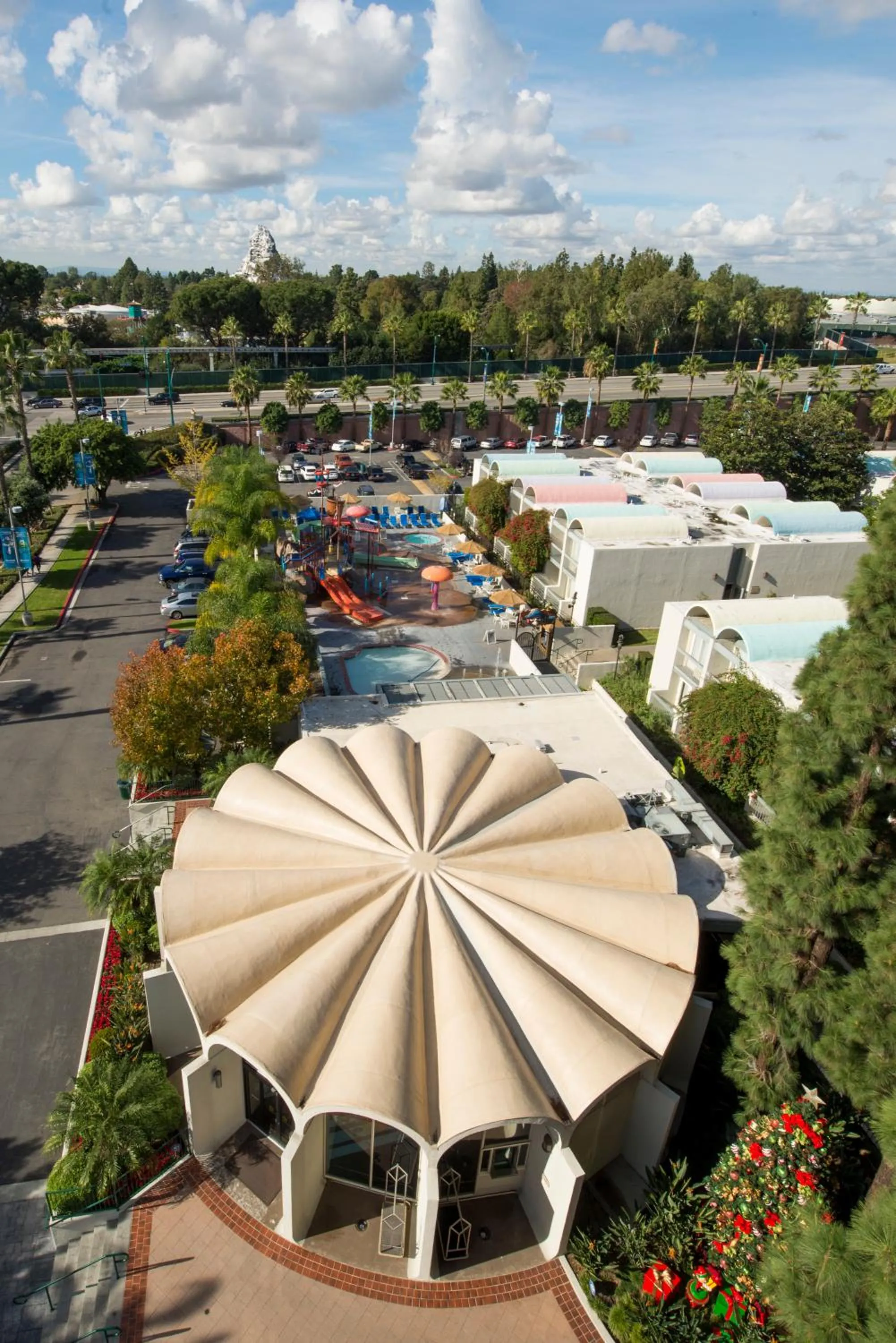 Day in Howard Johnson by Wyndham Anaheim Hotel and Water Playground