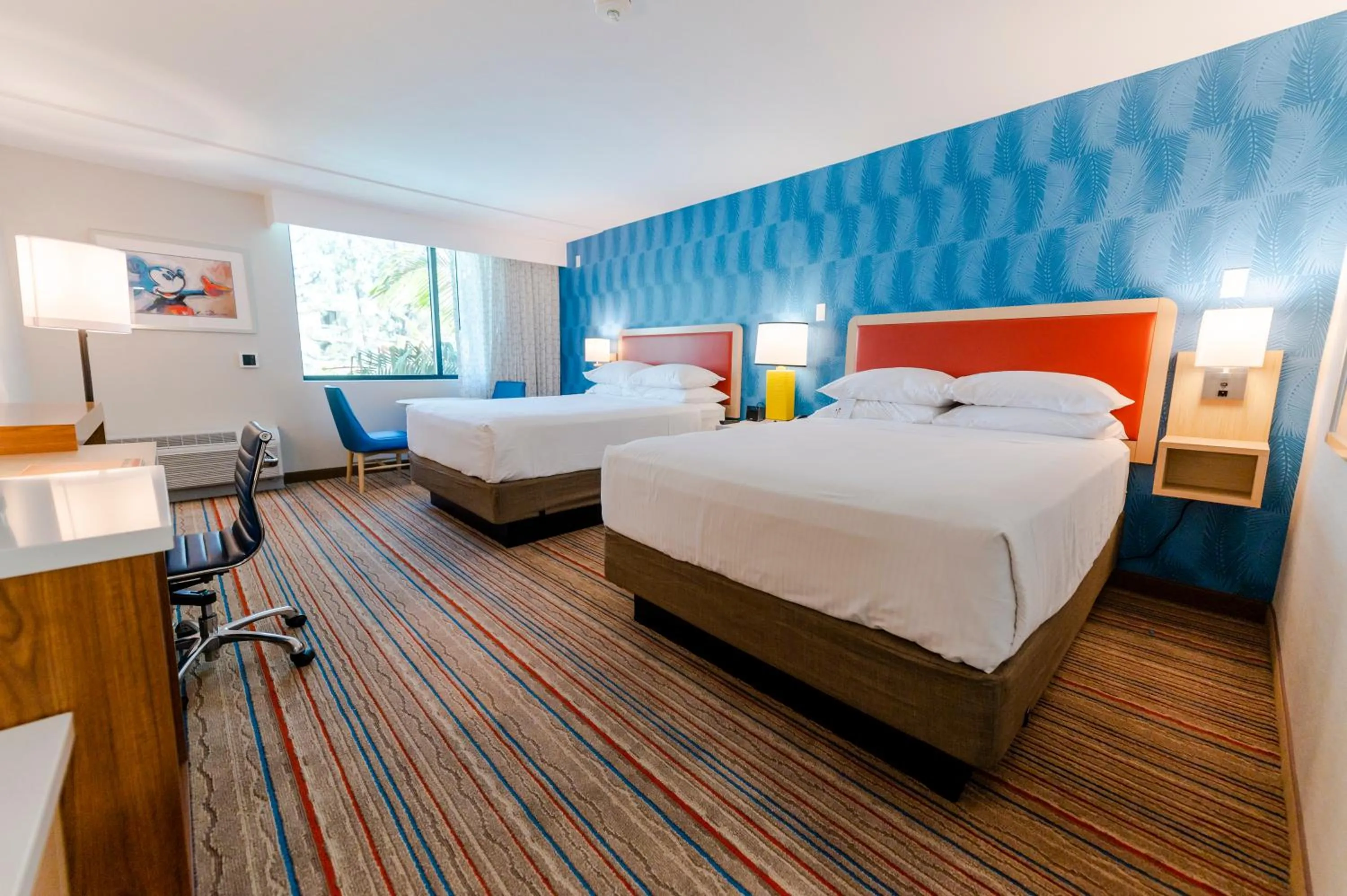 Bed in Howard Johnson by Wyndham Anaheim Hotel and Water Playground