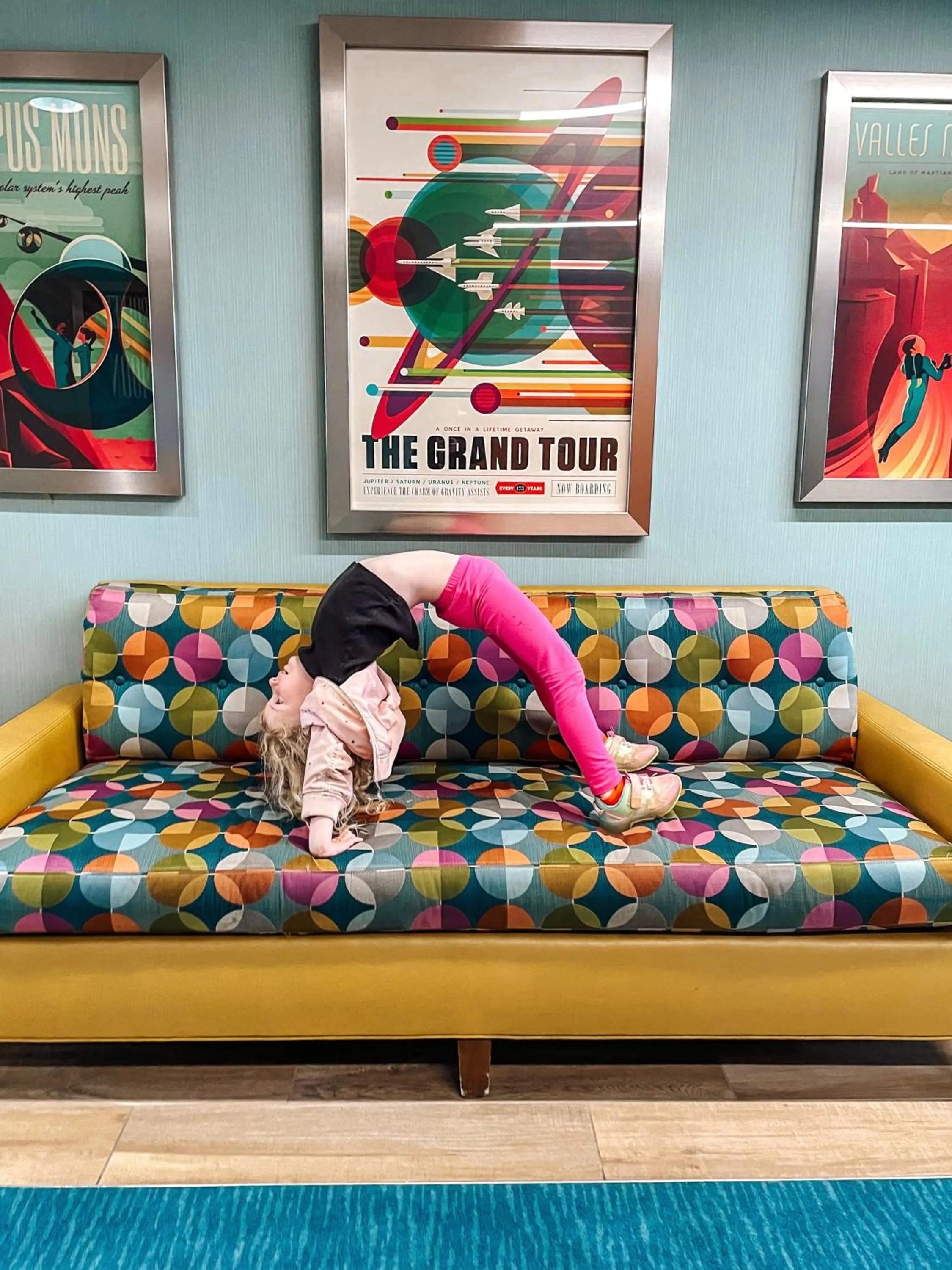 Seating area in Howard Johnson by Wyndham Anaheim Hotel and Water Playground