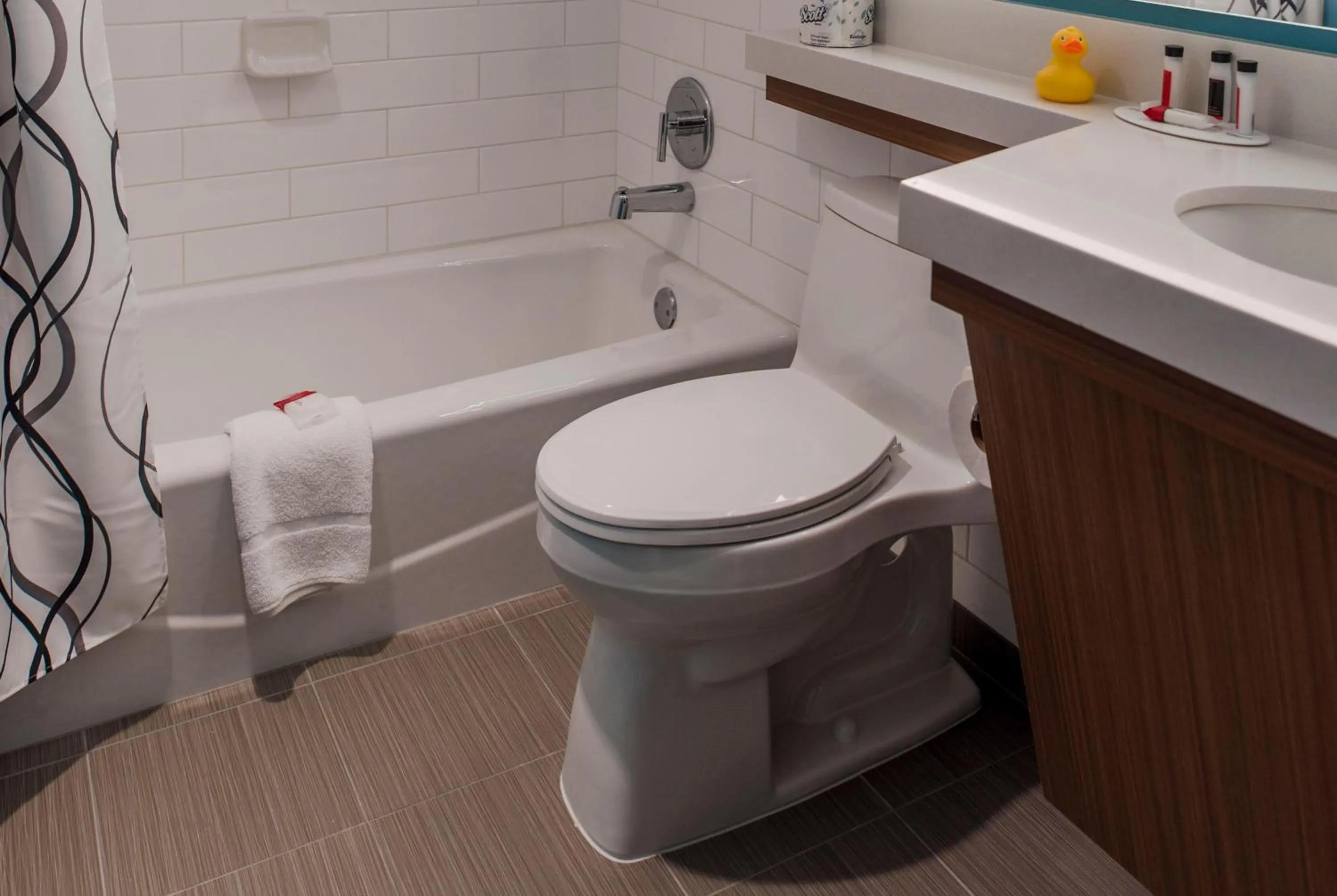 Bathroom in Howard Johnson by Wyndham Anaheim Hotel and Water Playground