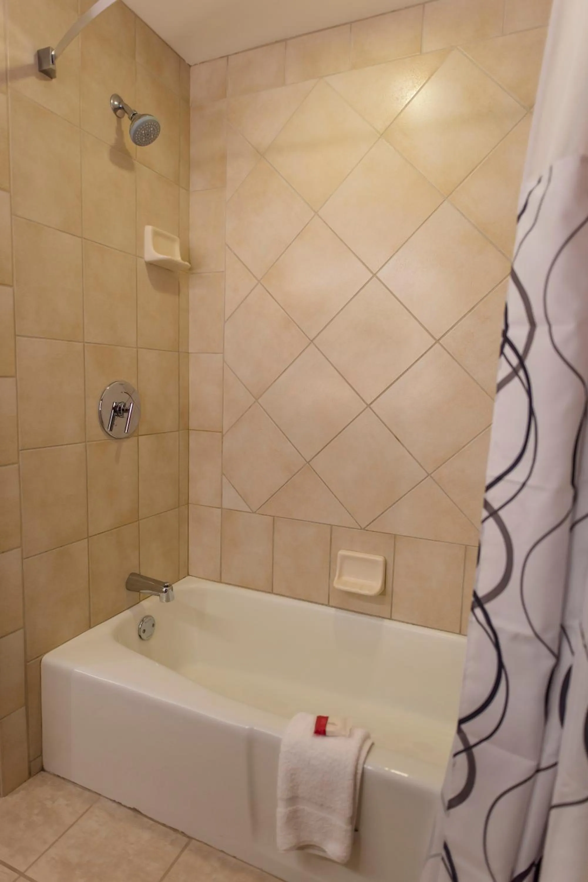 Shower in Howard Johnson by Wyndham Anaheim Hotel and Water Playground