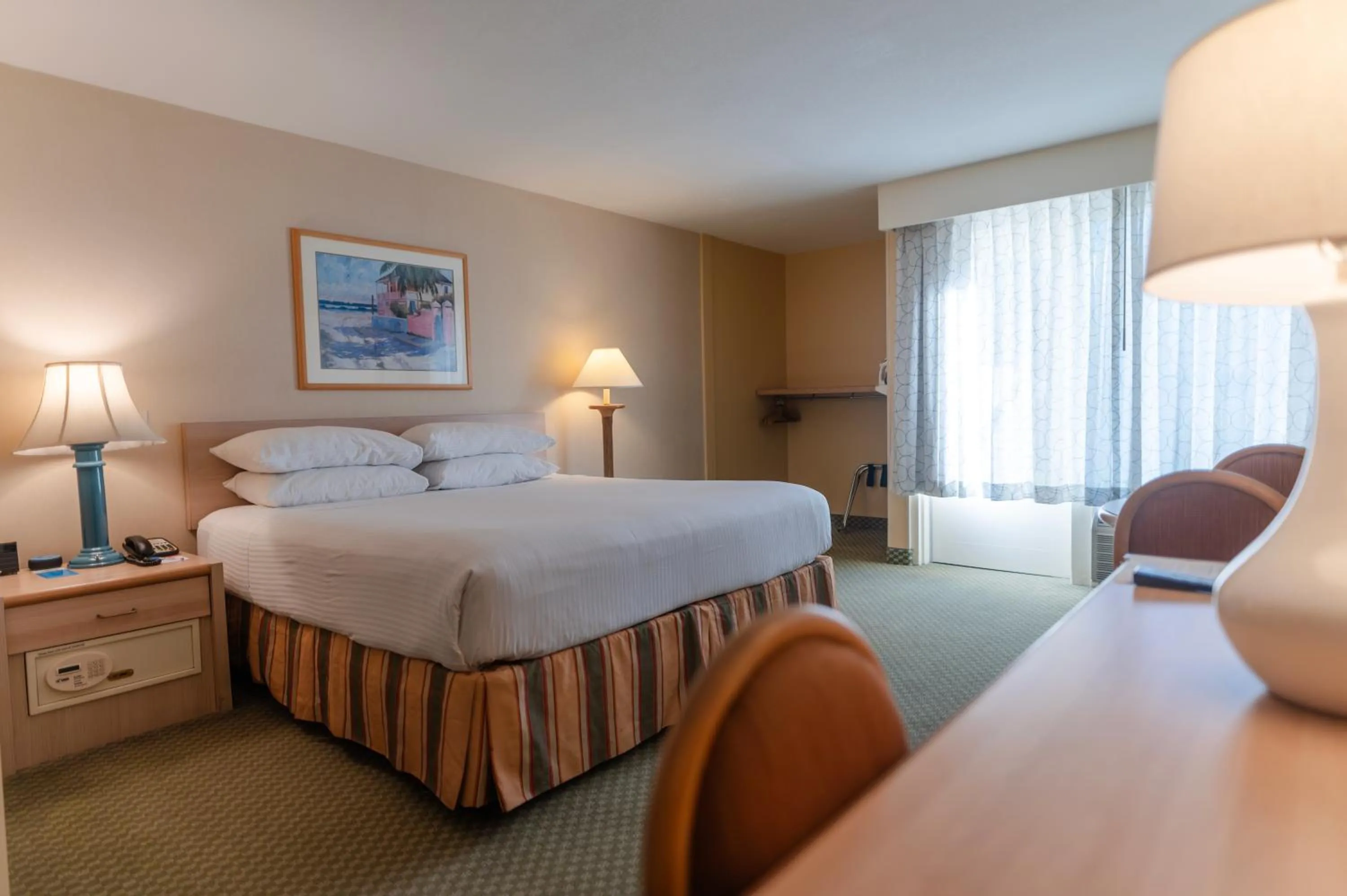 Bed in Howard Johnson by Wyndham Anaheim Hotel and Water Playground