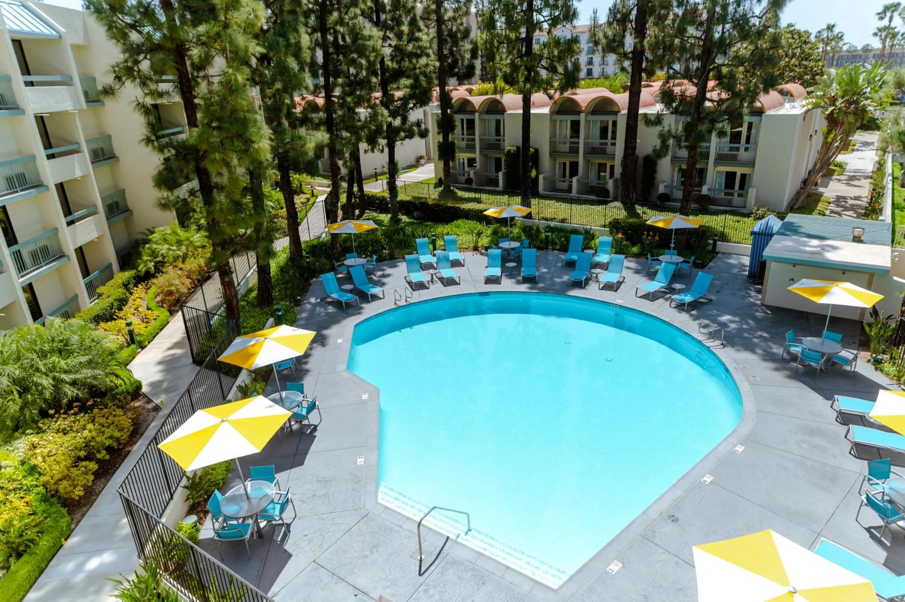 Pool view in Howard Johnson by Wyndham Anaheim Hotel and Water Playground