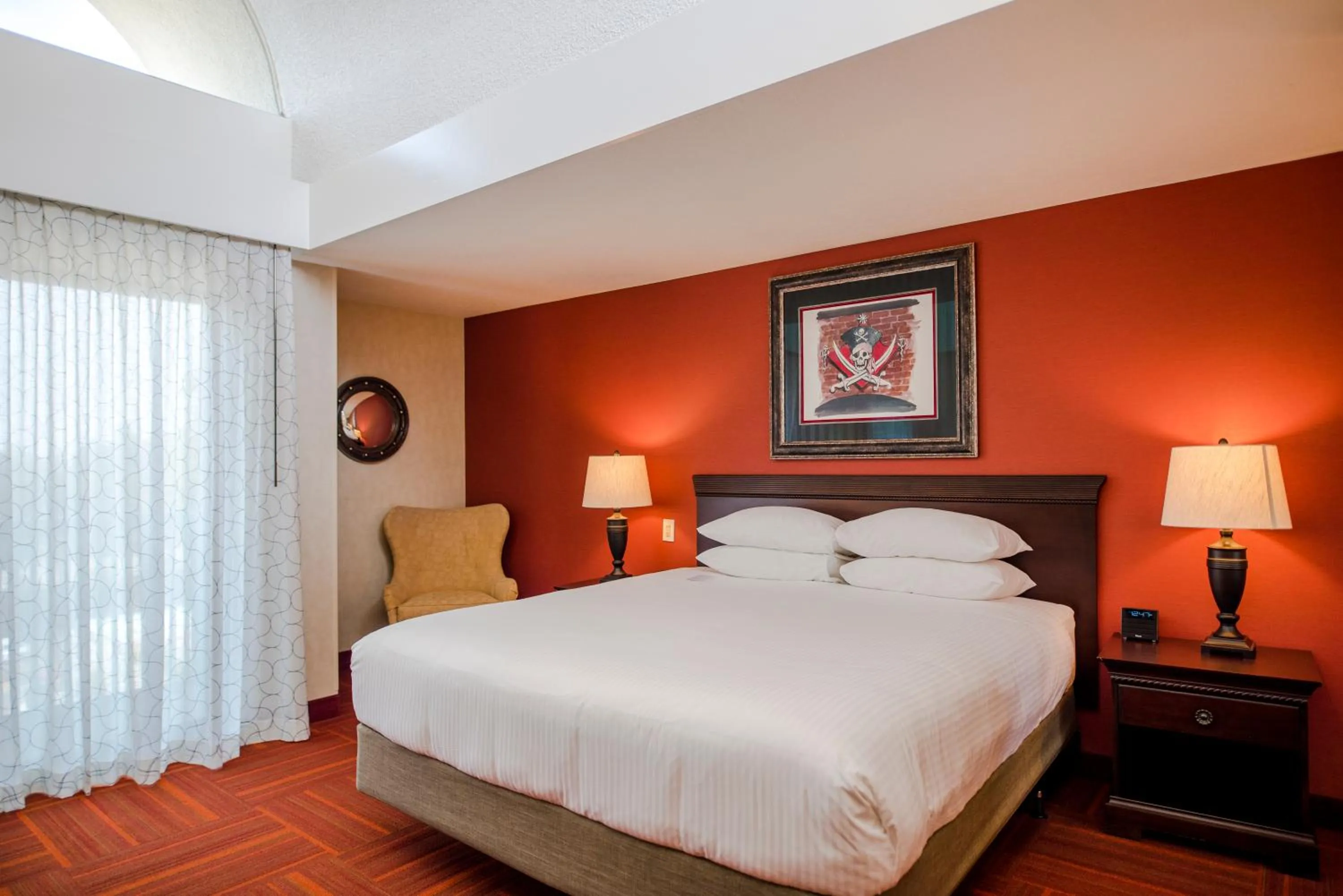 Bed in Howard Johnson by Wyndham Anaheim Hotel and Water Playground