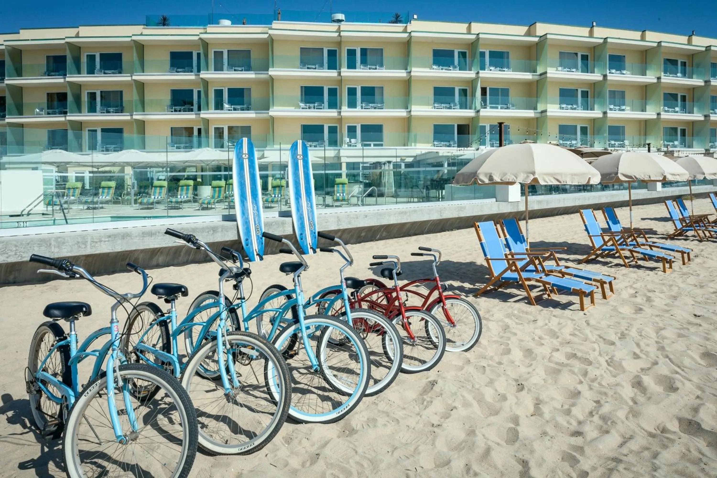 Beach in Pier South Resort, Autograph Collection