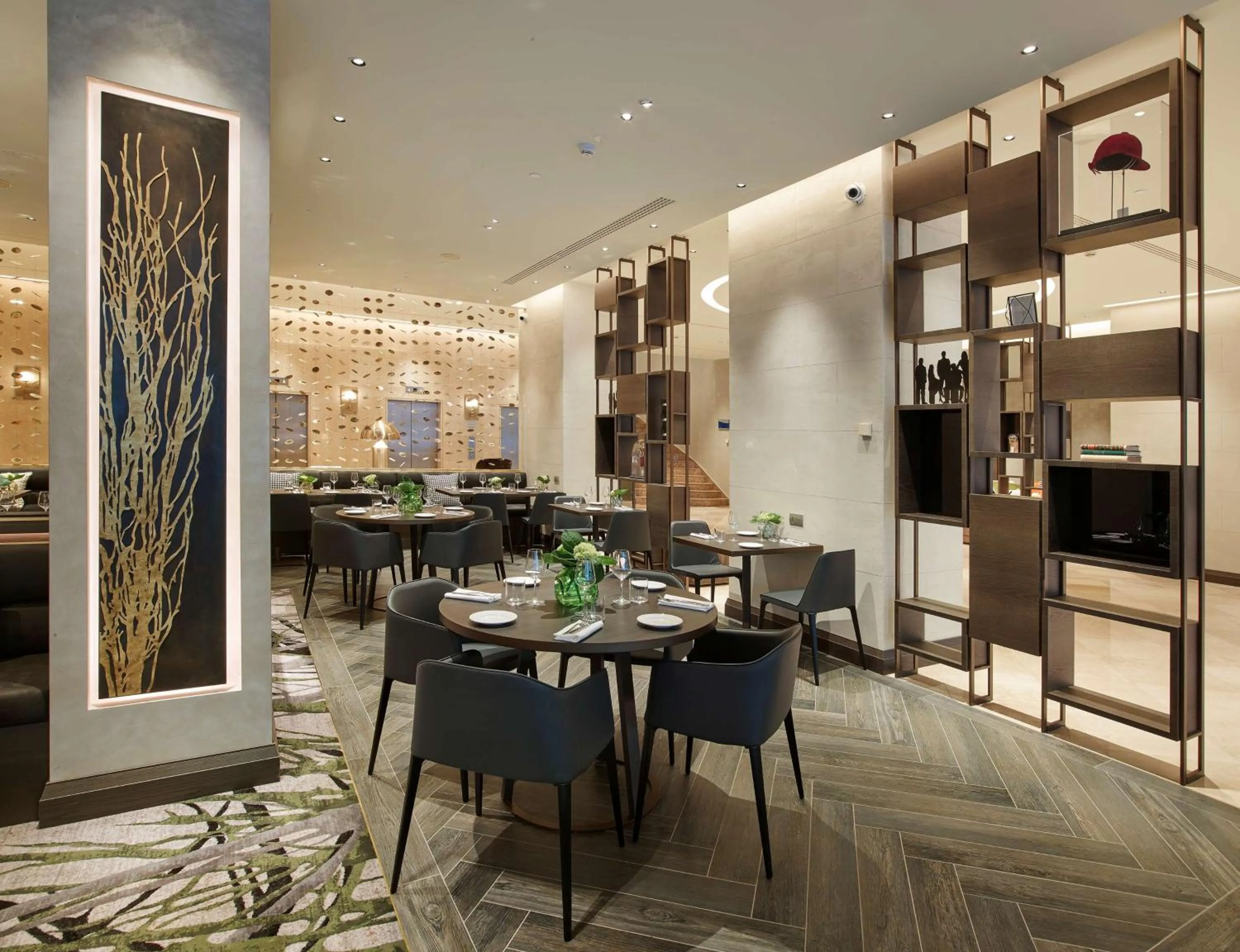 Restaurant/places to eat in Hilton Milan