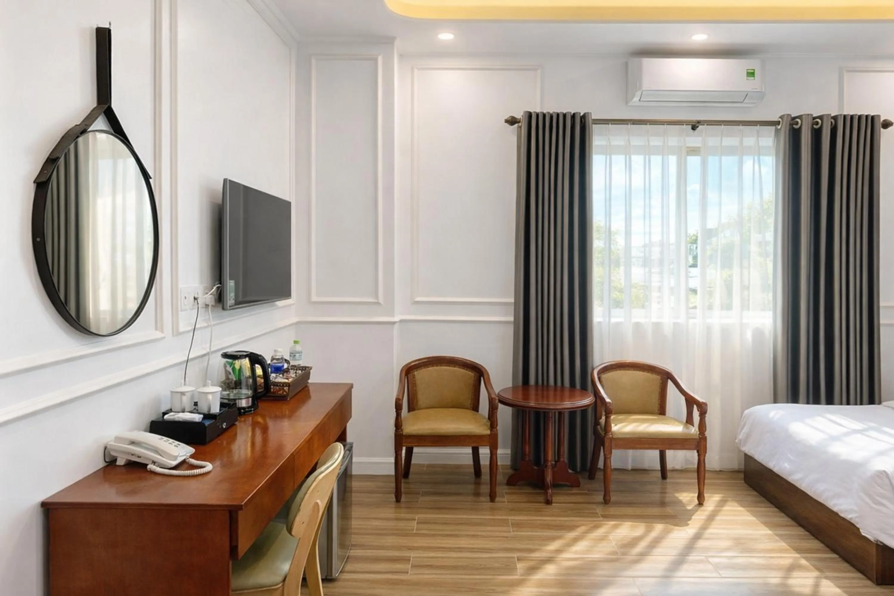 Coffee/tea facilities, Bed in Thuận Phát Hotel