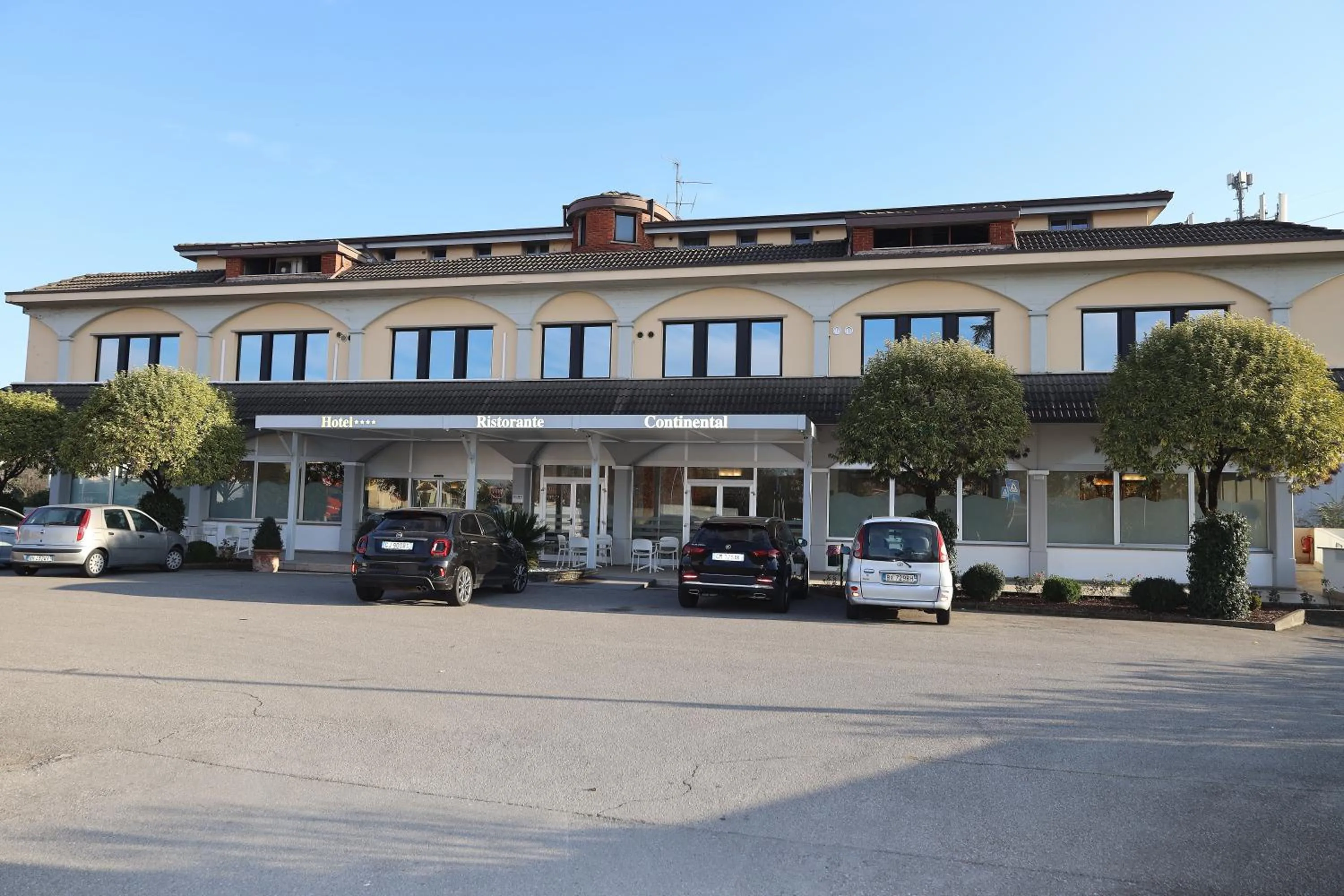 Property building in Hotel Ristorante Continental