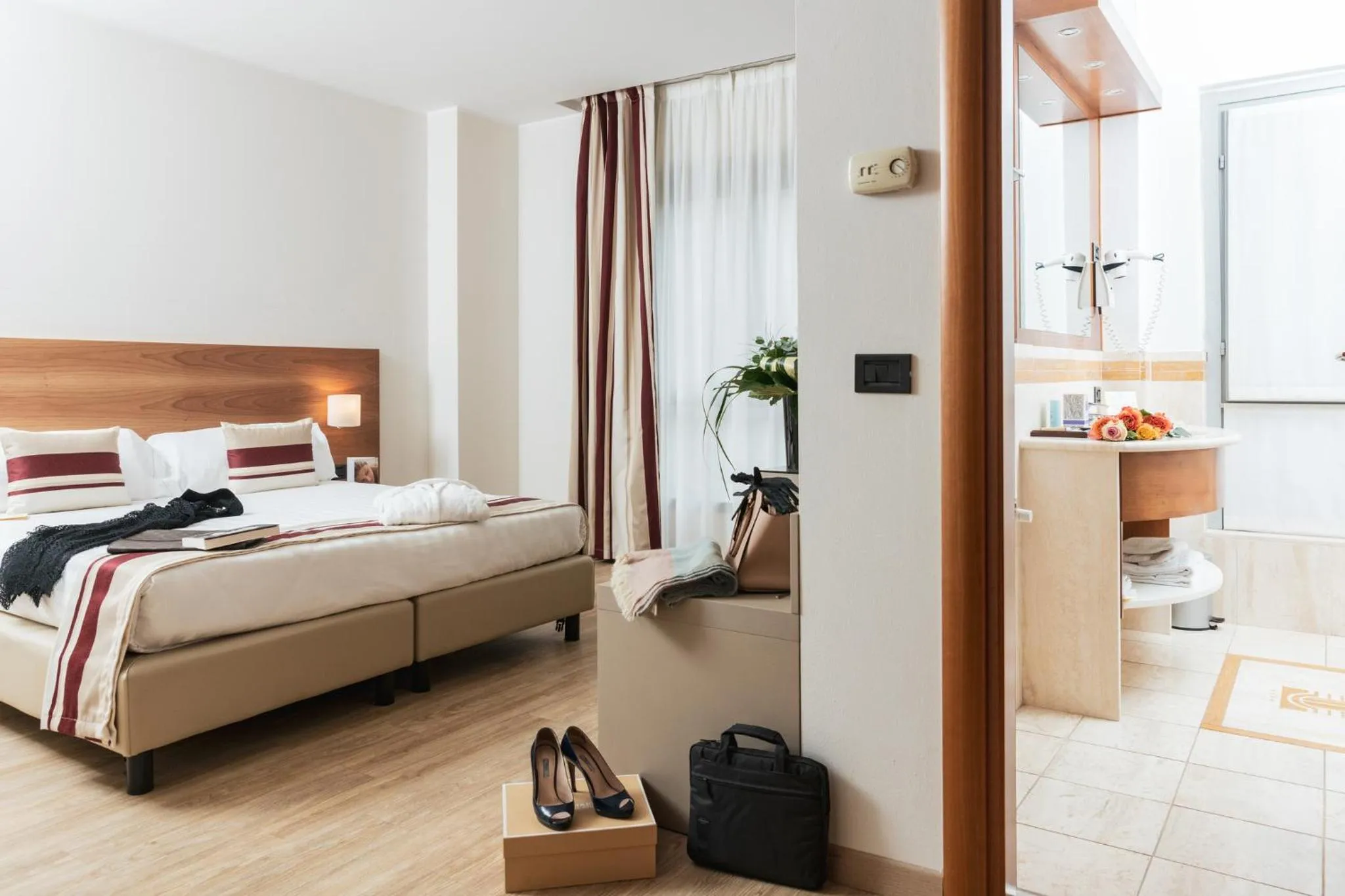 Photo of the whole room, Bed in Hotel Royal Falcone