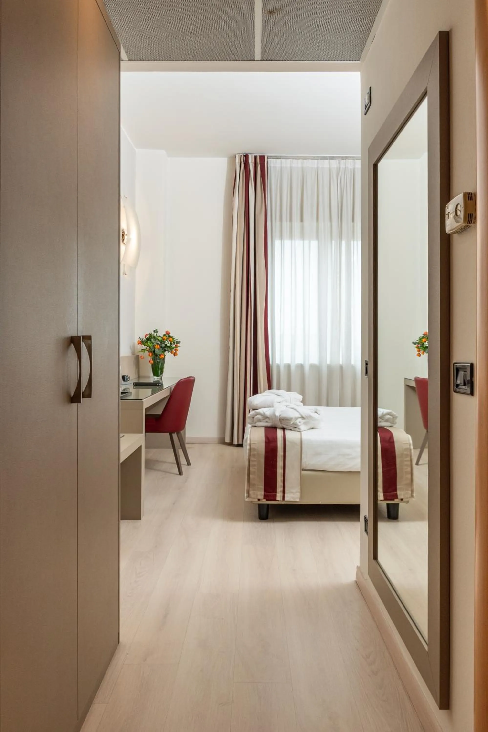 Photo of the whole room, Bed in Hotel Royal Falcone