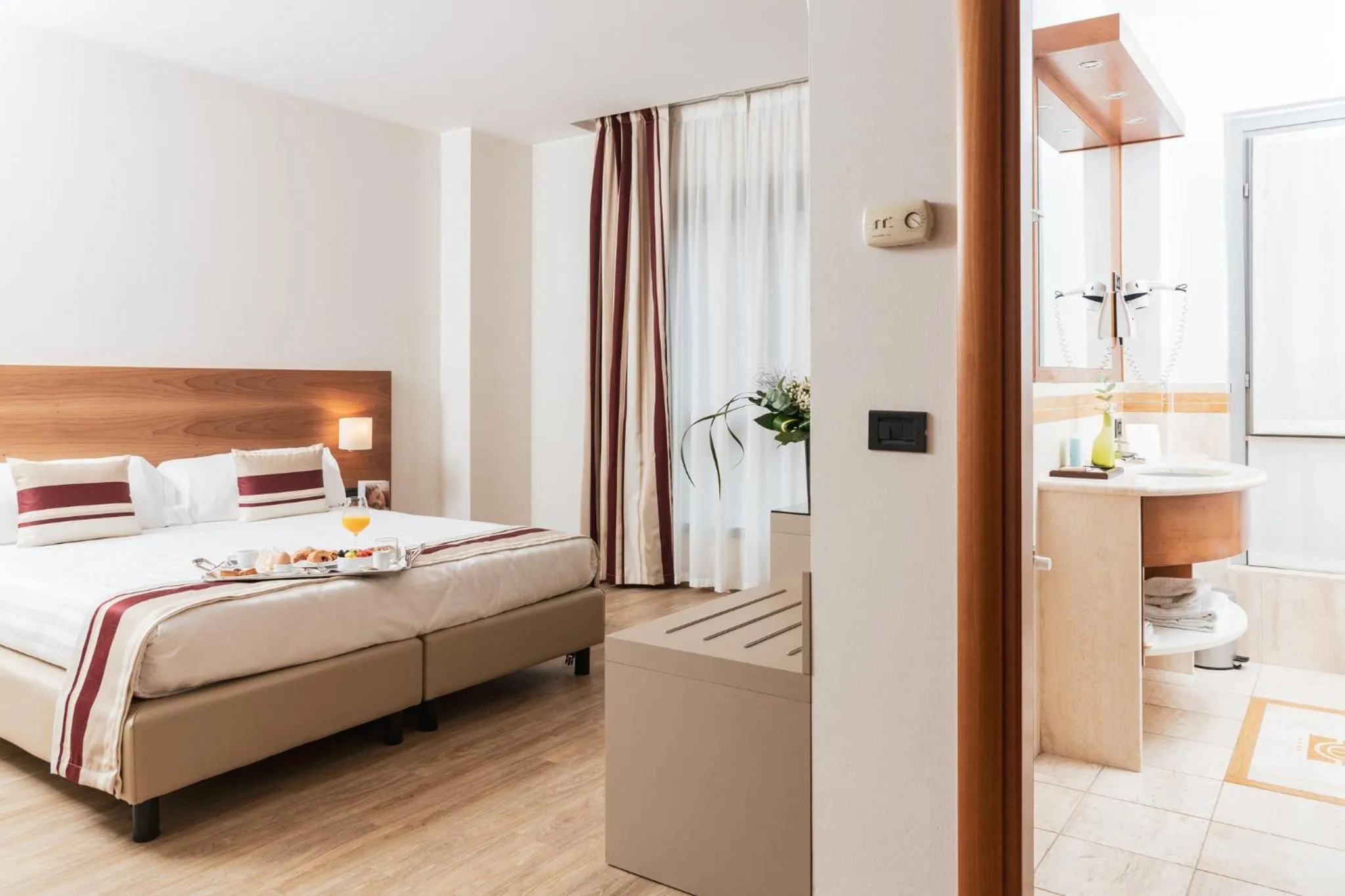 Photo of the whole room, Bed in Hotel Royal Falcone