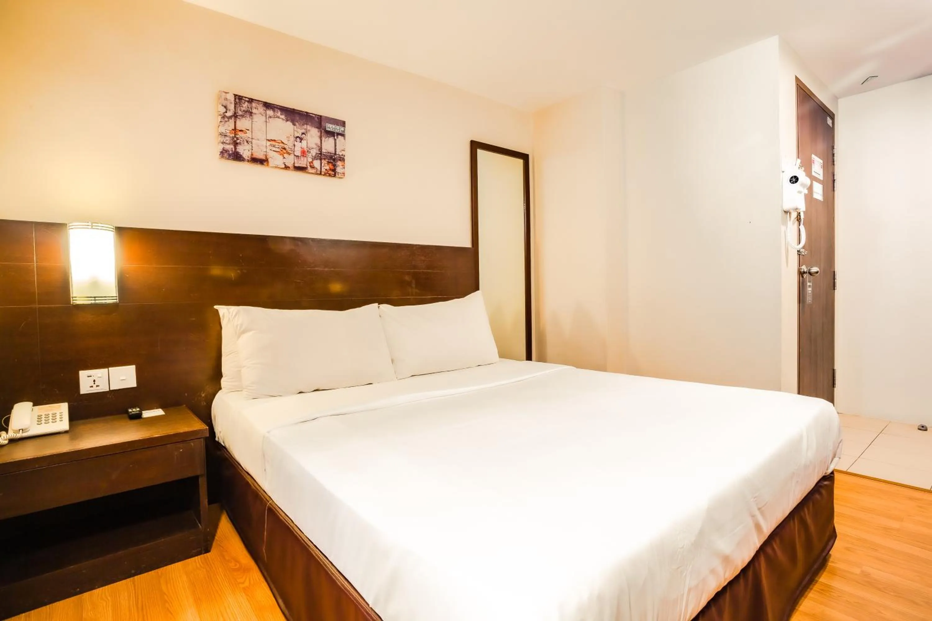 Bed in PP Hotel by Moxy