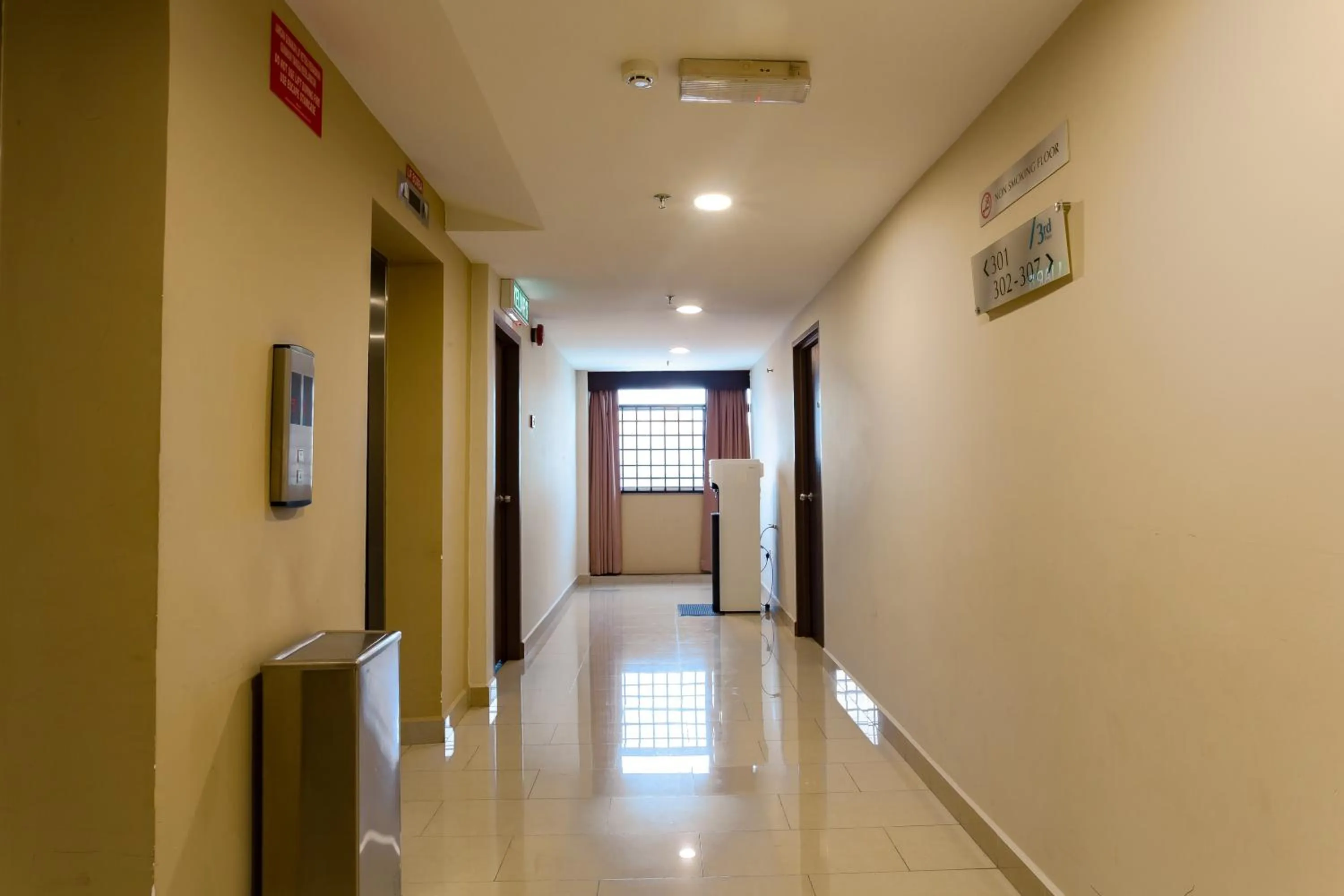 Area and facilities in PP Hotel by Moxy