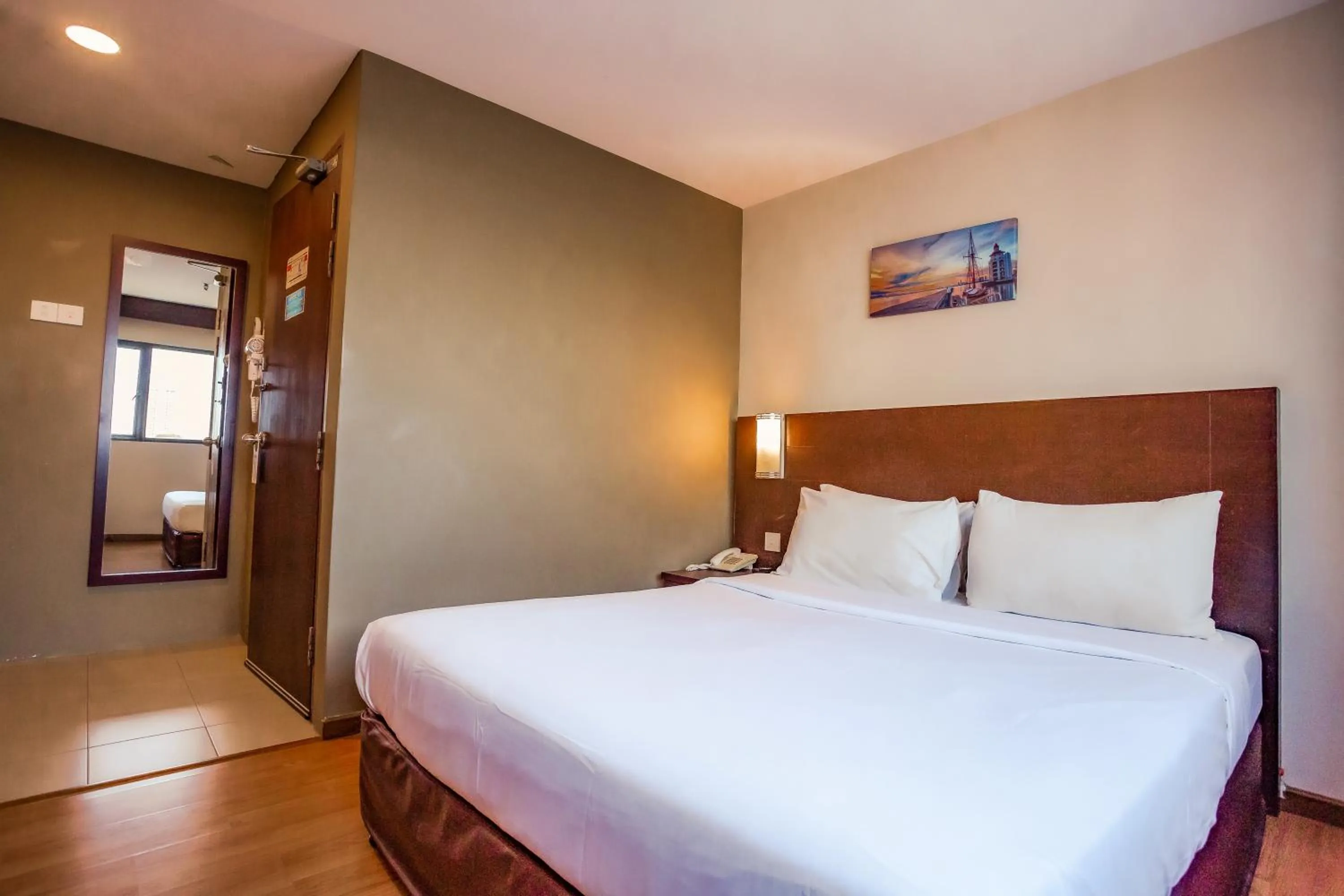 Bed in PP Hotel by Moxy