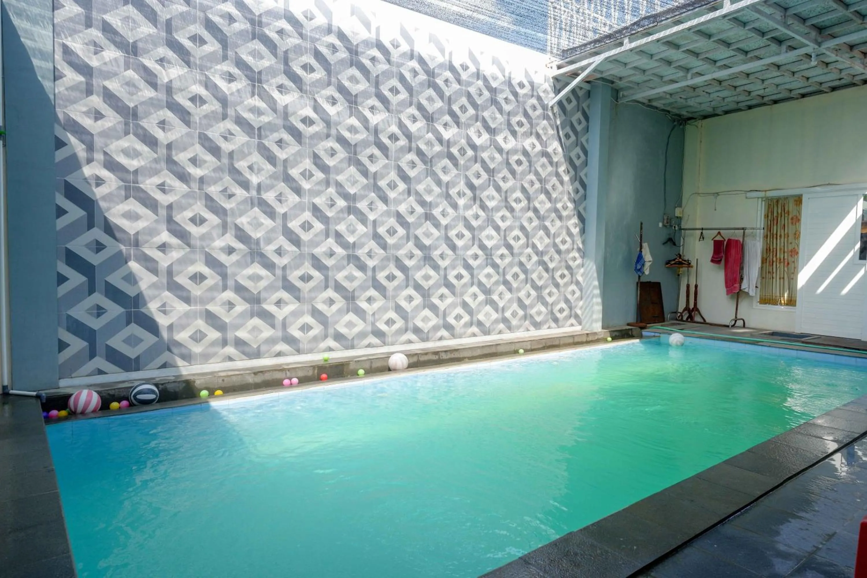 Swimming pool in RedDoorz Syariah near Pasar Godong Grobogan