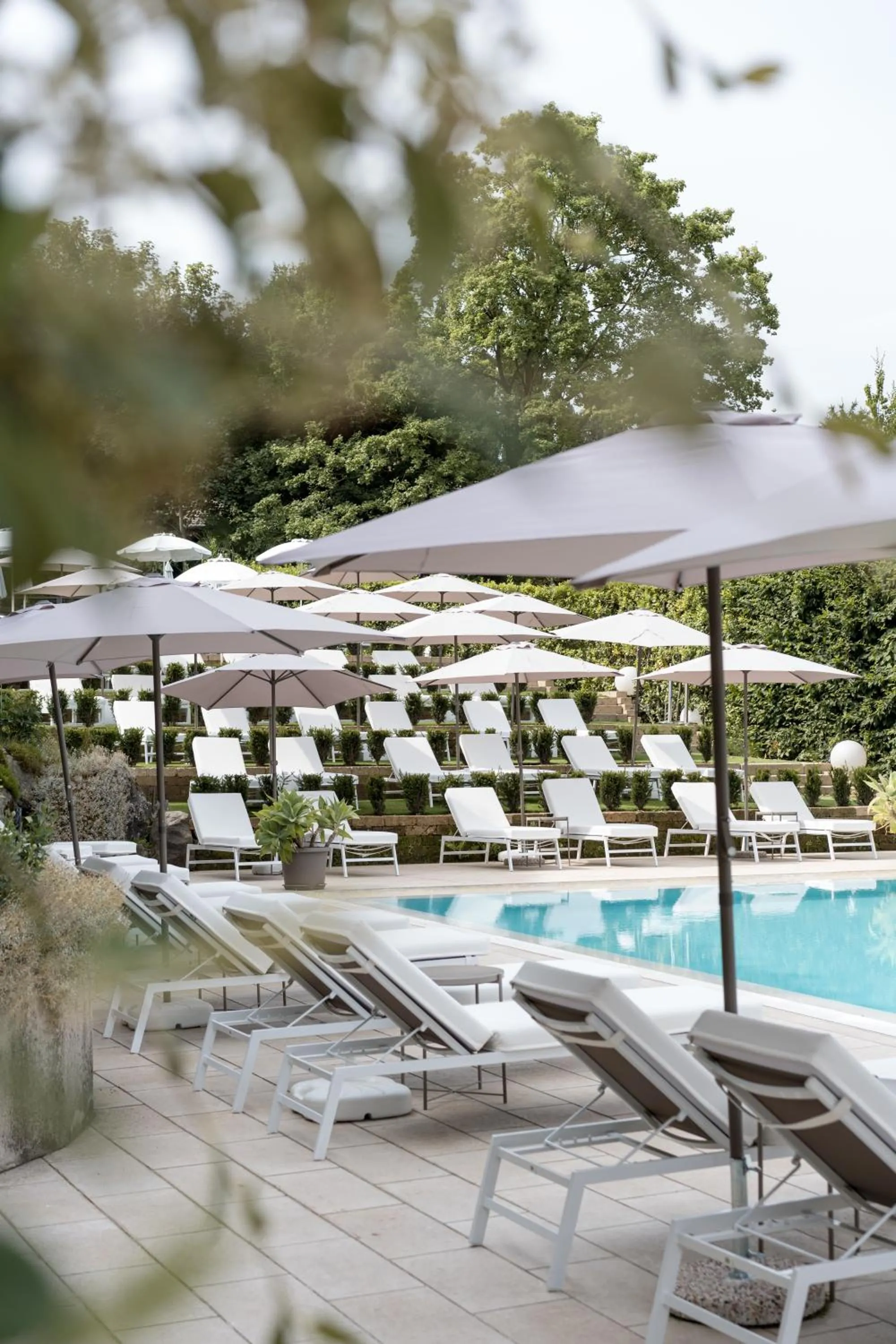 Swimming pool in Red's Redaelli Hotel